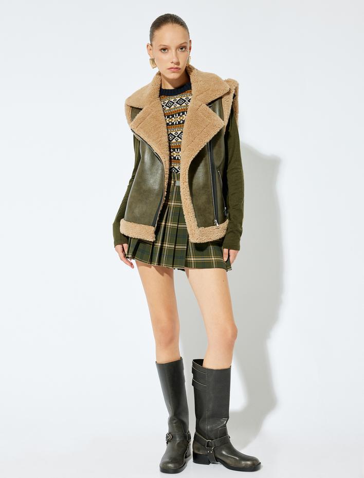  Koton X Sima Tarkan - Yakası Suni Kürk Detaylı Fermuarlı Cepli Suni Deri Biker Yelek