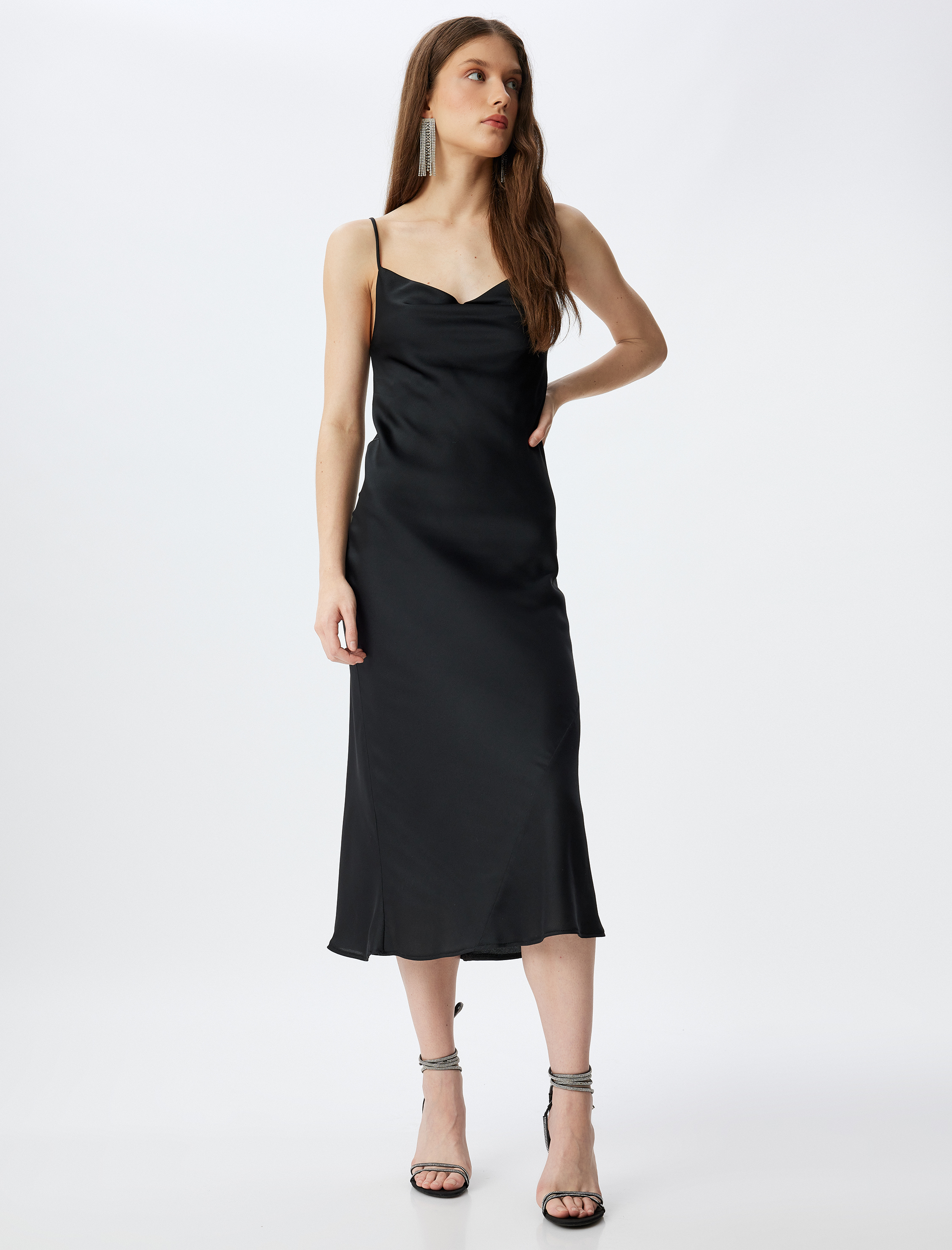   Saten Elbise Uzun Degaje Yaka İp Askılı Dikiş Detaylı