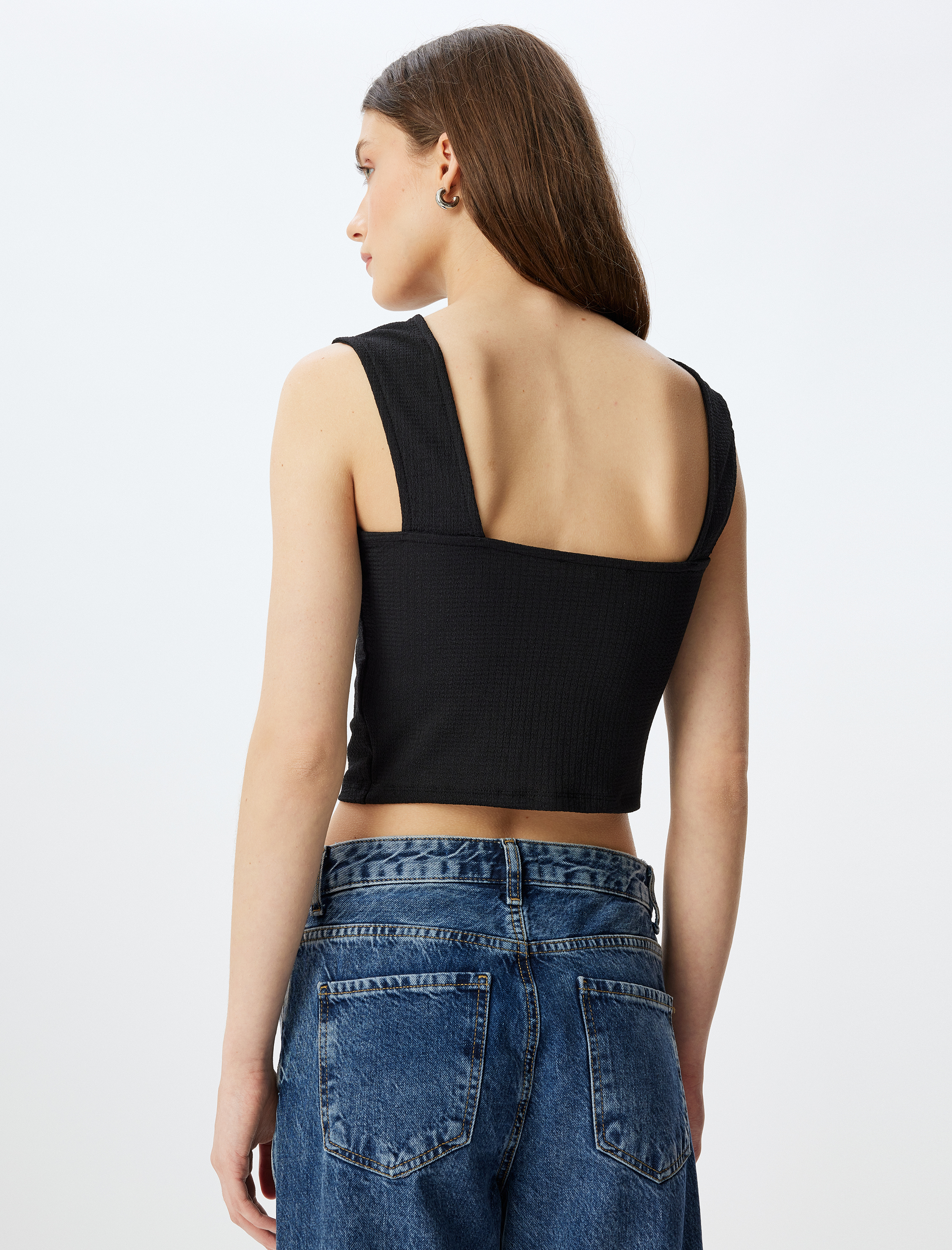 Dokulu Arkası Dekolte Detaylı Kolsuz Crop Üst