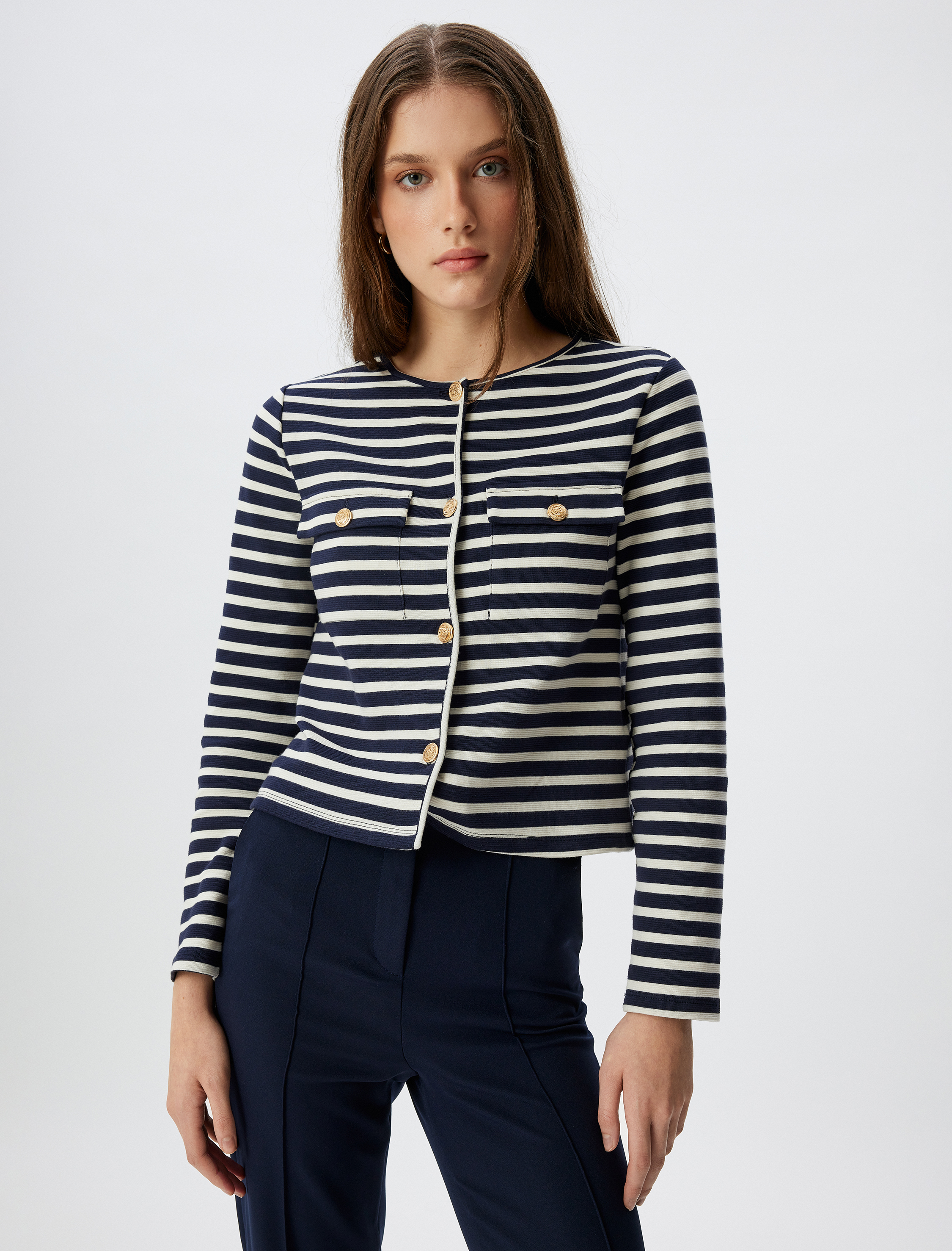   Yuvarlak Yaka Düğmeli Cep Detaylı Hırka