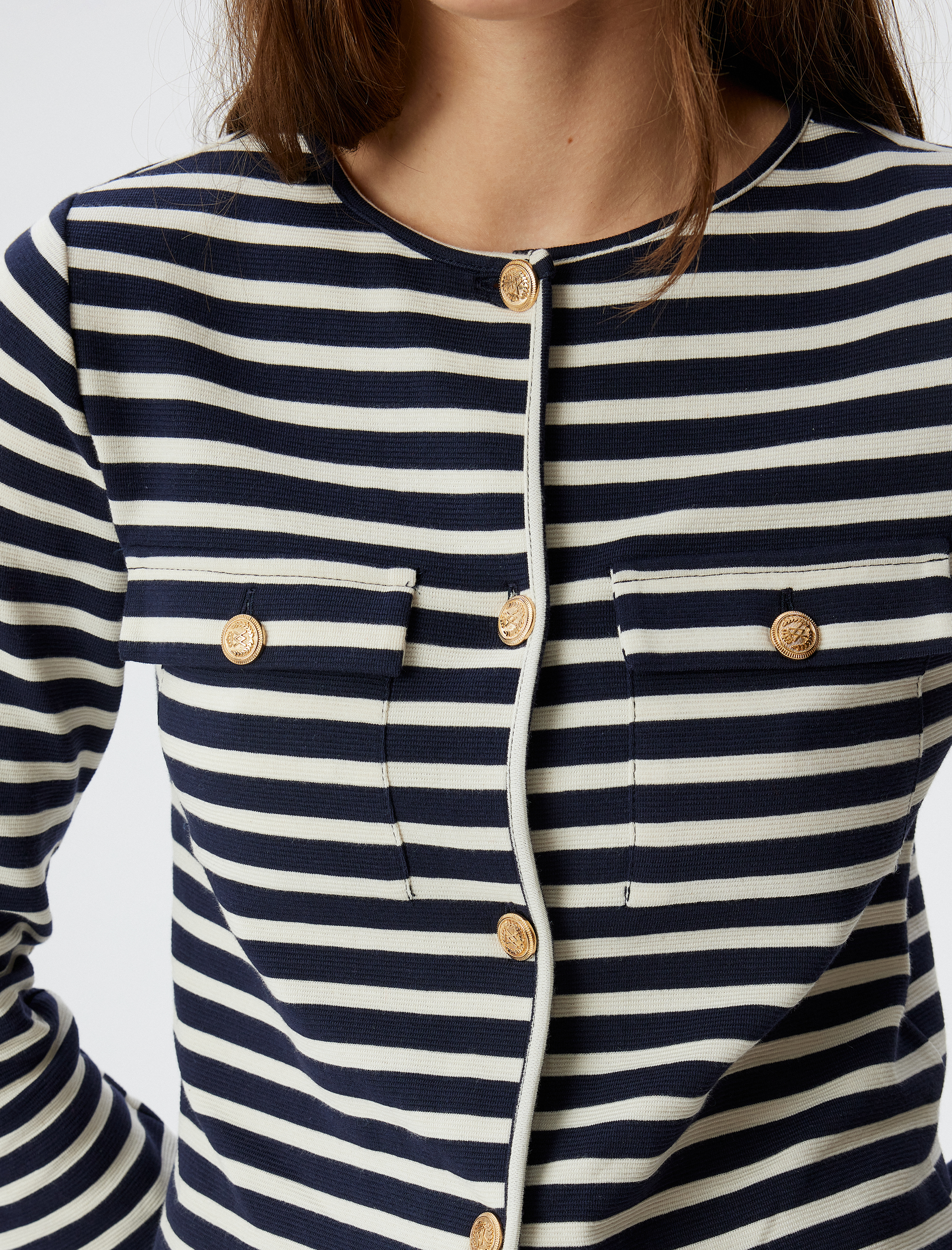   Yuvarlak Yaka Düğmeli Cep Detaylı Hırka