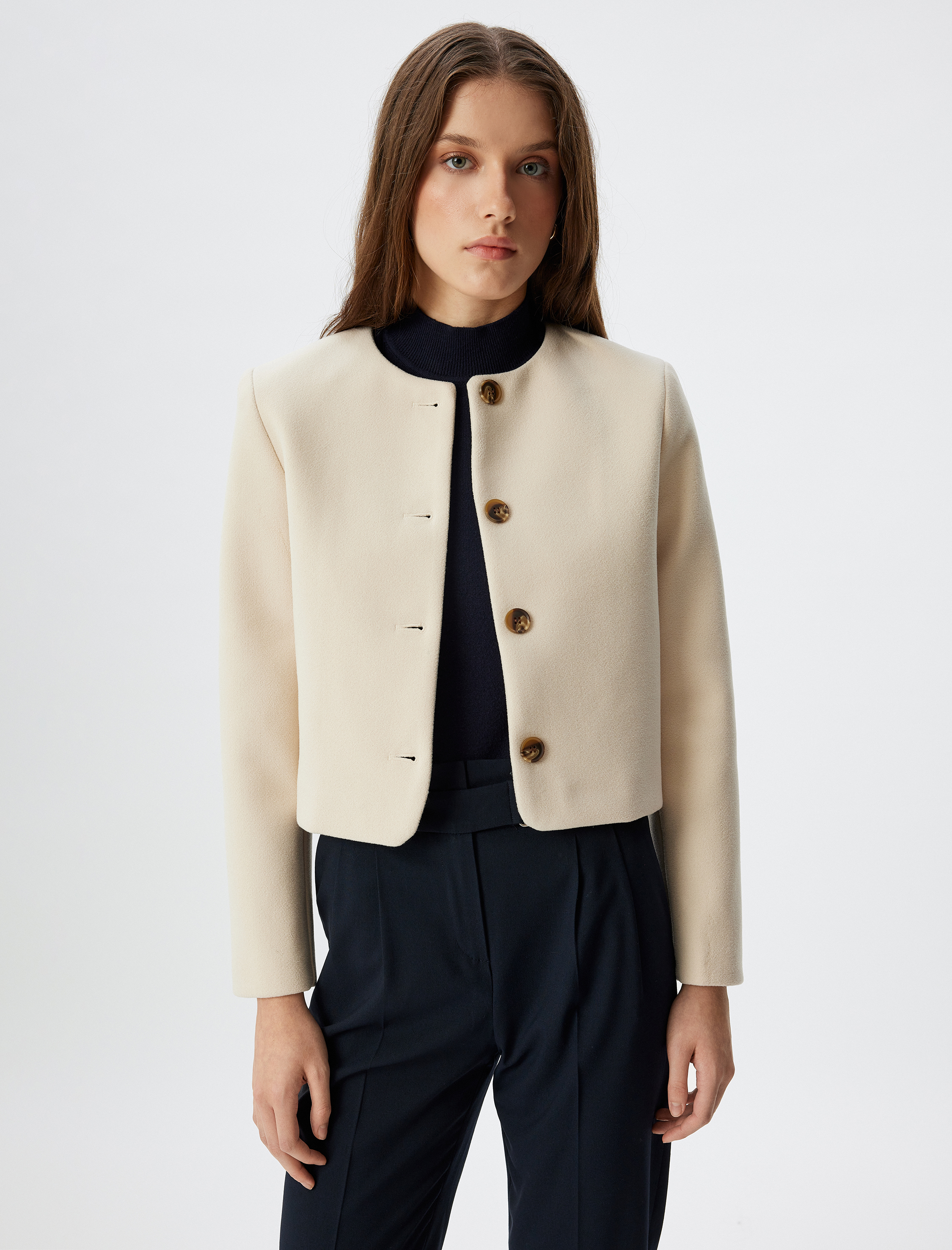 Düğmeli Slim Fit Uzun Kollu Yakasız Crop Ceket