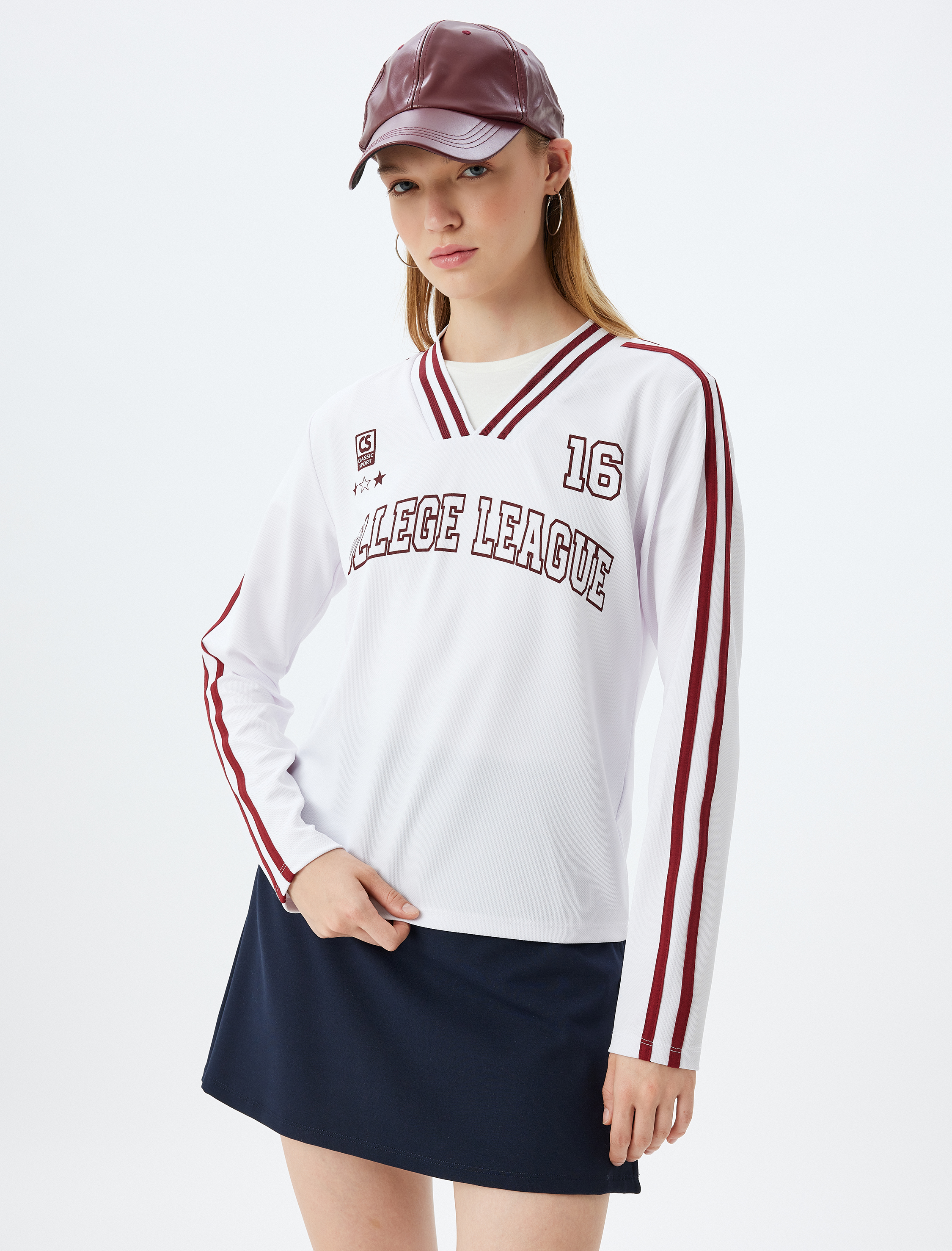   V Yaka Uzun Kollu Biyeli Kolej Baskılı Rahat Kalıp Tişört