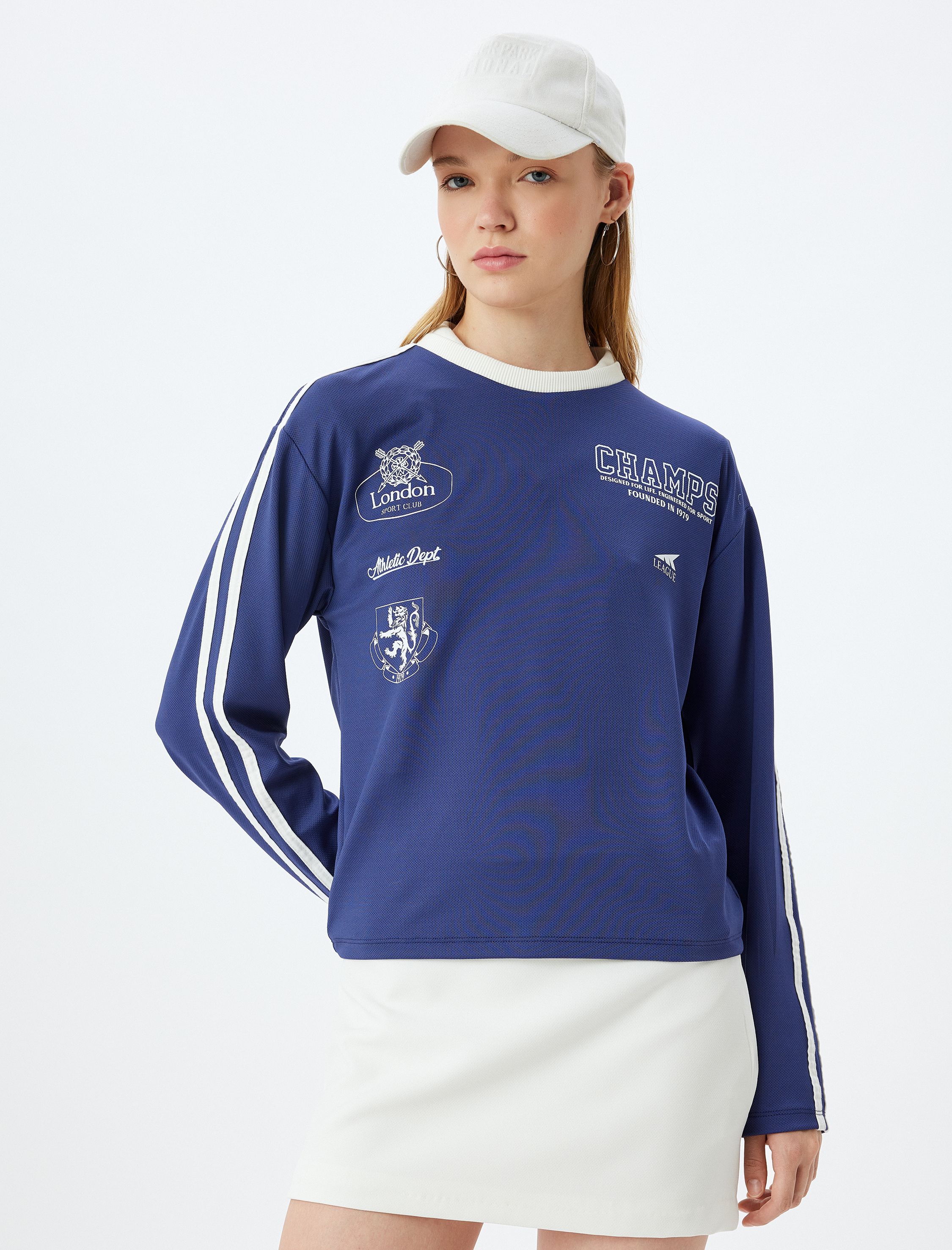   Uzun Kollu Arkası Baskılı Biyeli Bisiklet Yaka Tişört