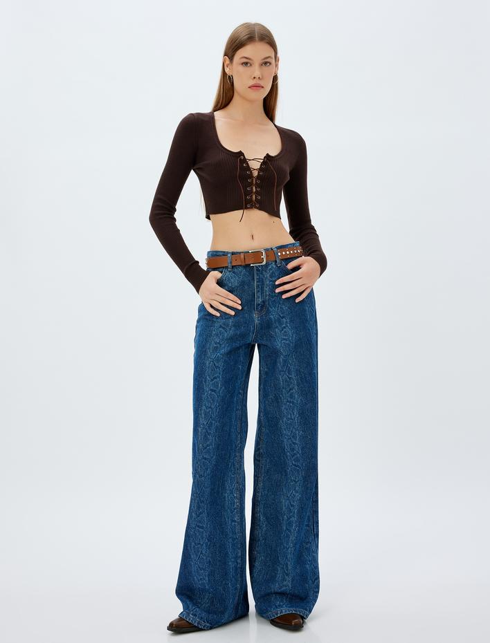  Koton X Zeynep Bastık - Önden Çapraz Bağcık Detaylı Uzun Kollu U Yaka  Crop Triko Kazak