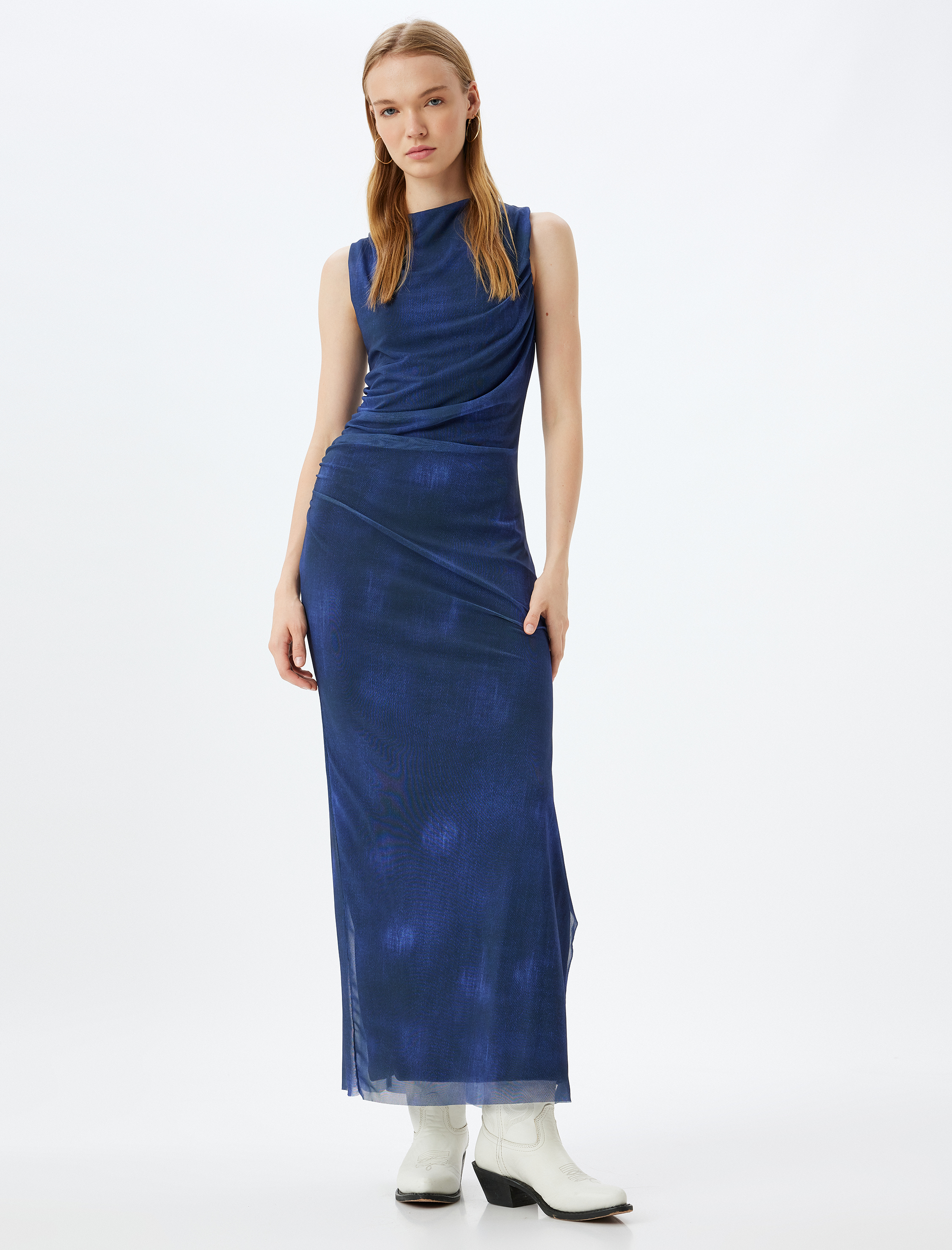   Uzun Kolsuz Drapeli Kayık Yaka Yırtmaçlı Tül Elbise