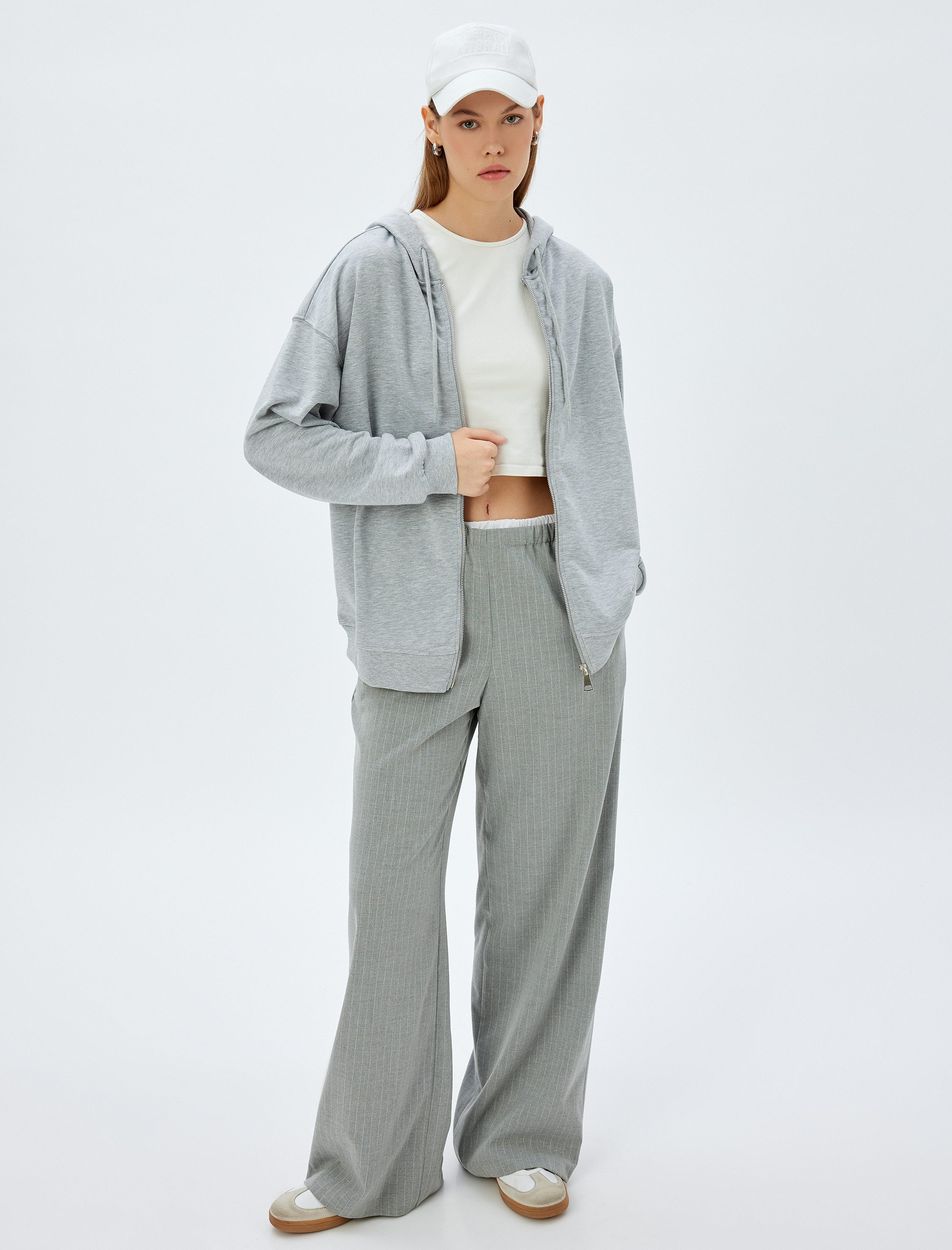   Uzun Kollu Üç İplik Pamuklu Fermuarlı Kapşonlu Sweatshirt