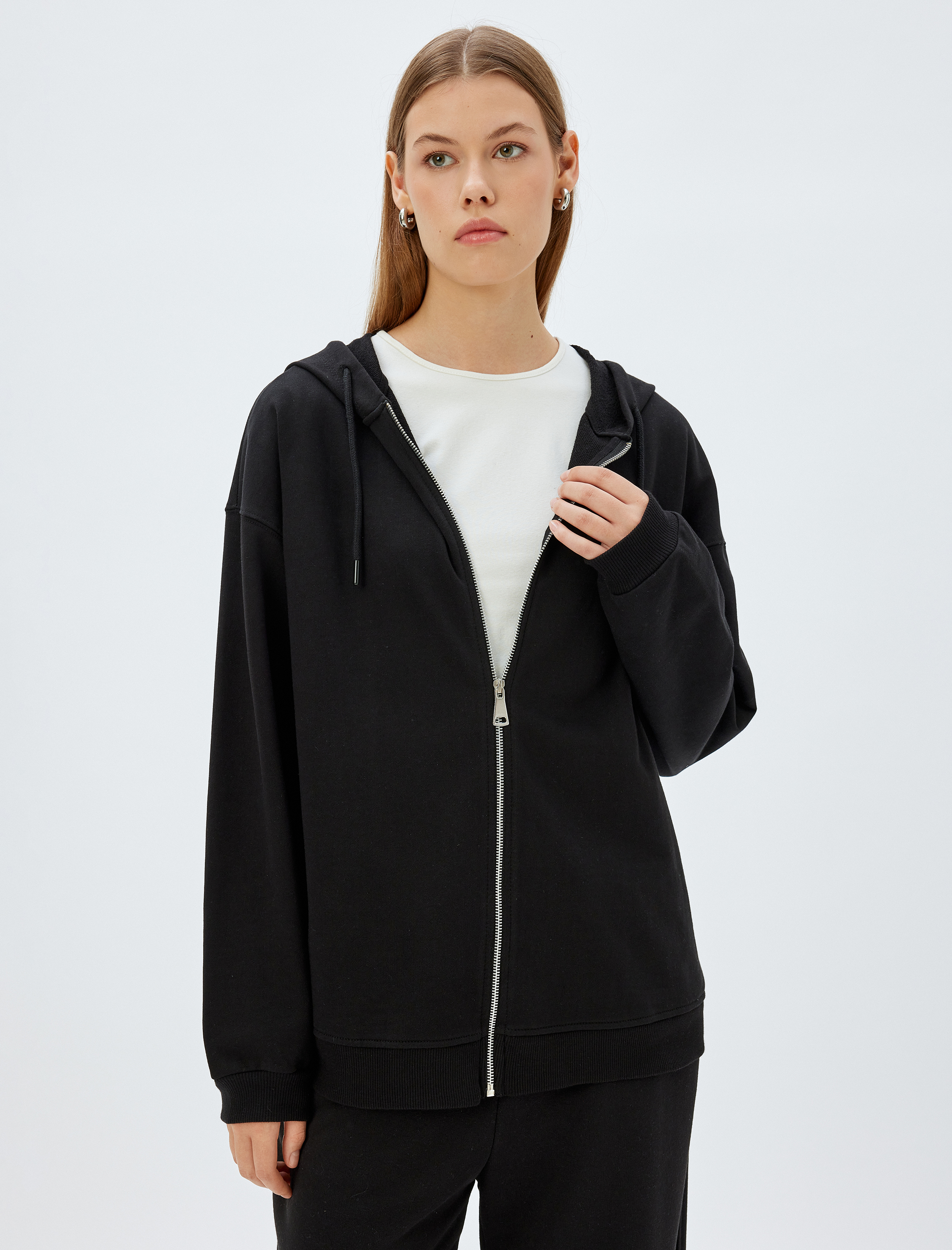 Uzun Kollu Üç İplik Pamuklu Fermuarlı Kapşonlu Sweatshirt