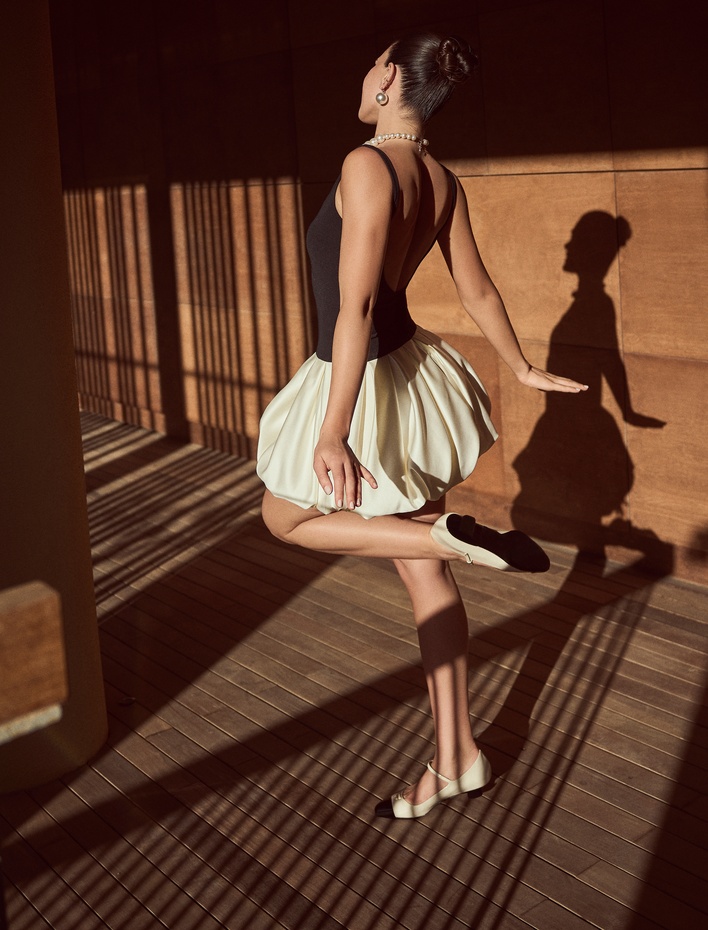  Koton X Sibil Çetinkaya - Mini Balon Elbise Saten Kumaş Detaylı Renk Kontrastlı