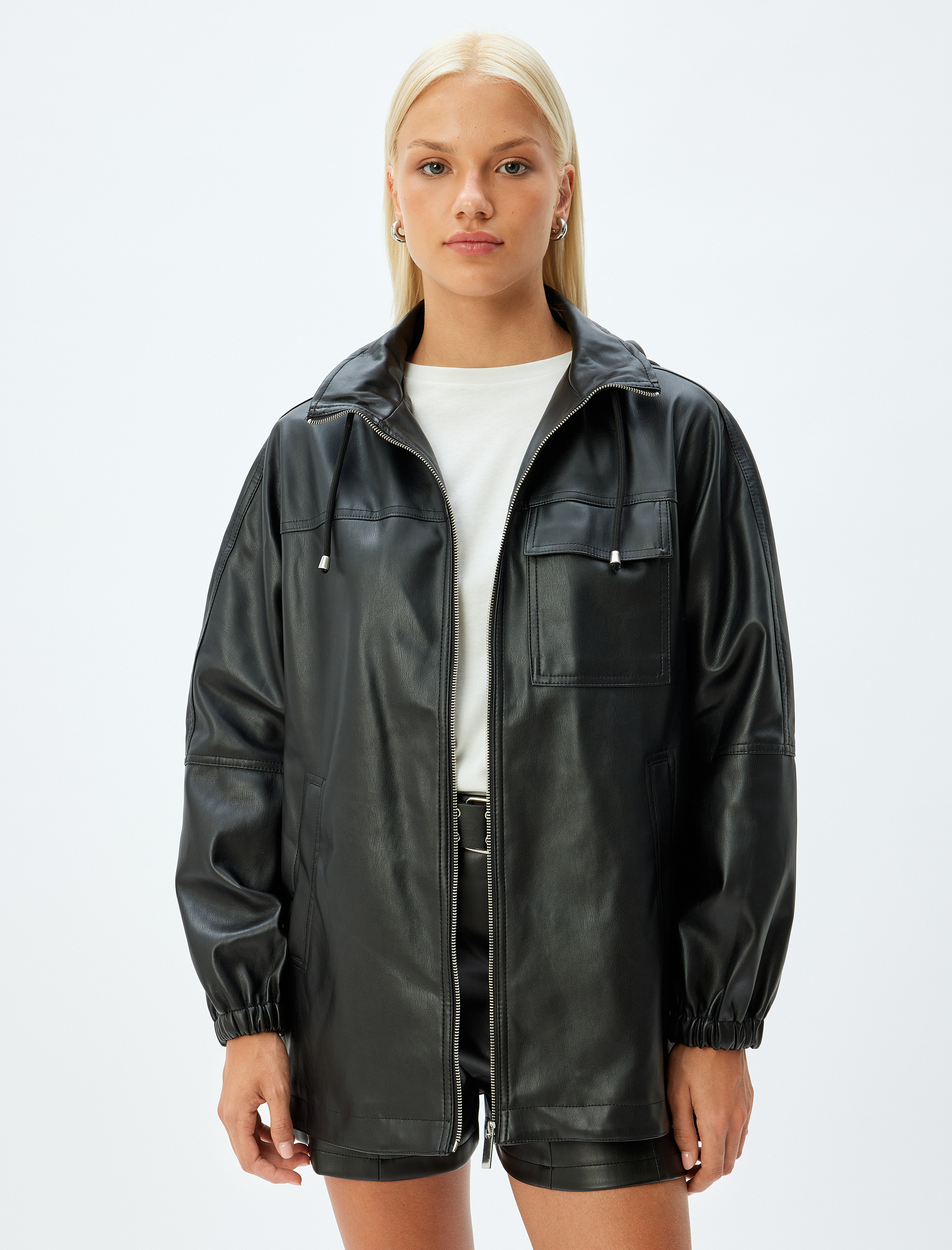 Fermuarlı Cepli Kapüşonlu Deri Görünümlü Yağmurluk