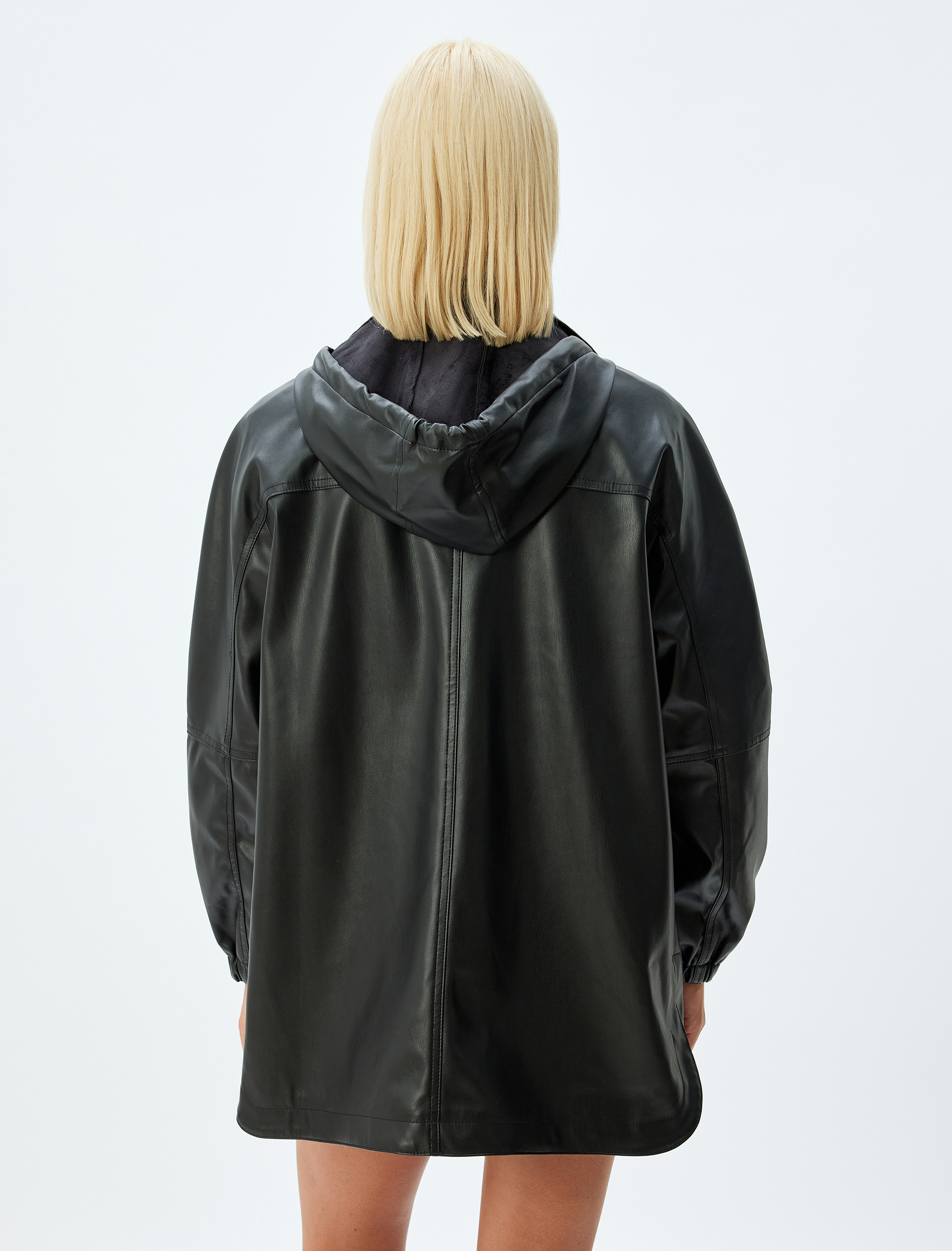 Fermuarlı Cepli Kapüşonlu Deri Görünümlü Yağmurluk