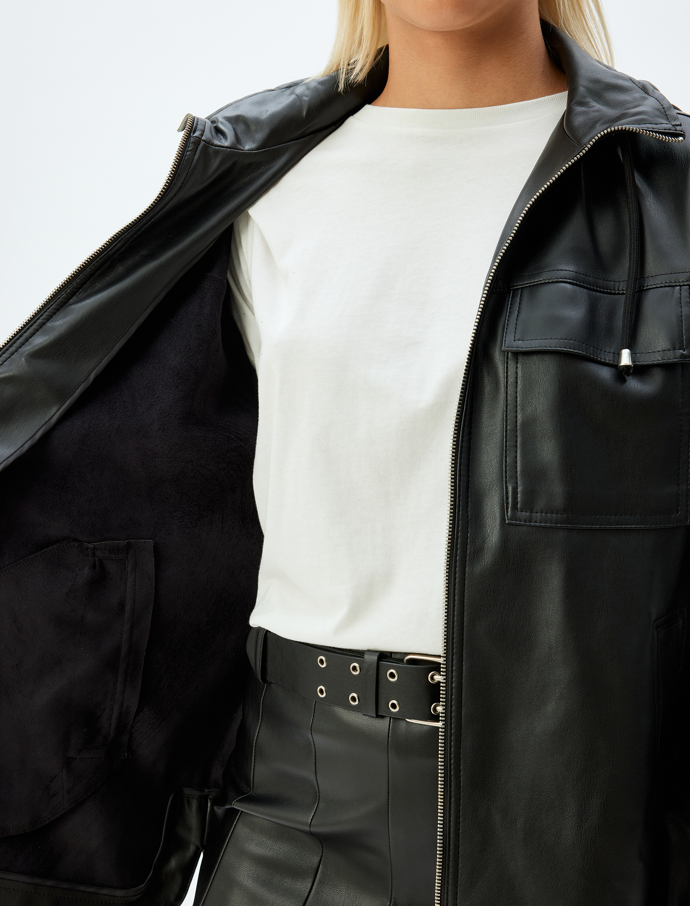 Fermuarlı Cepli Kapüşonlu Deri Görünümlü Yağmurluk