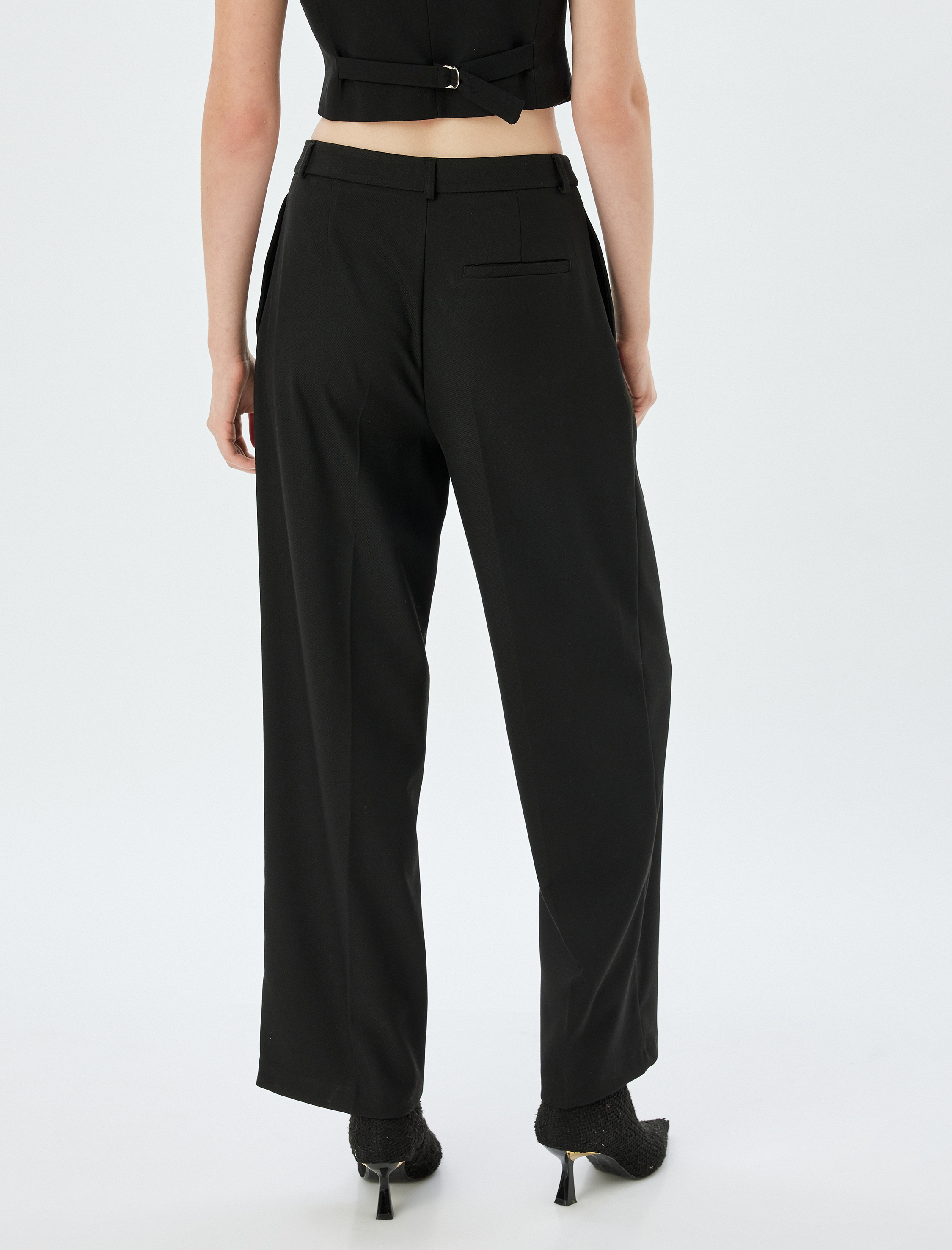 Pileli Cep Detaylı Düz Paça Kumaş Pantolon