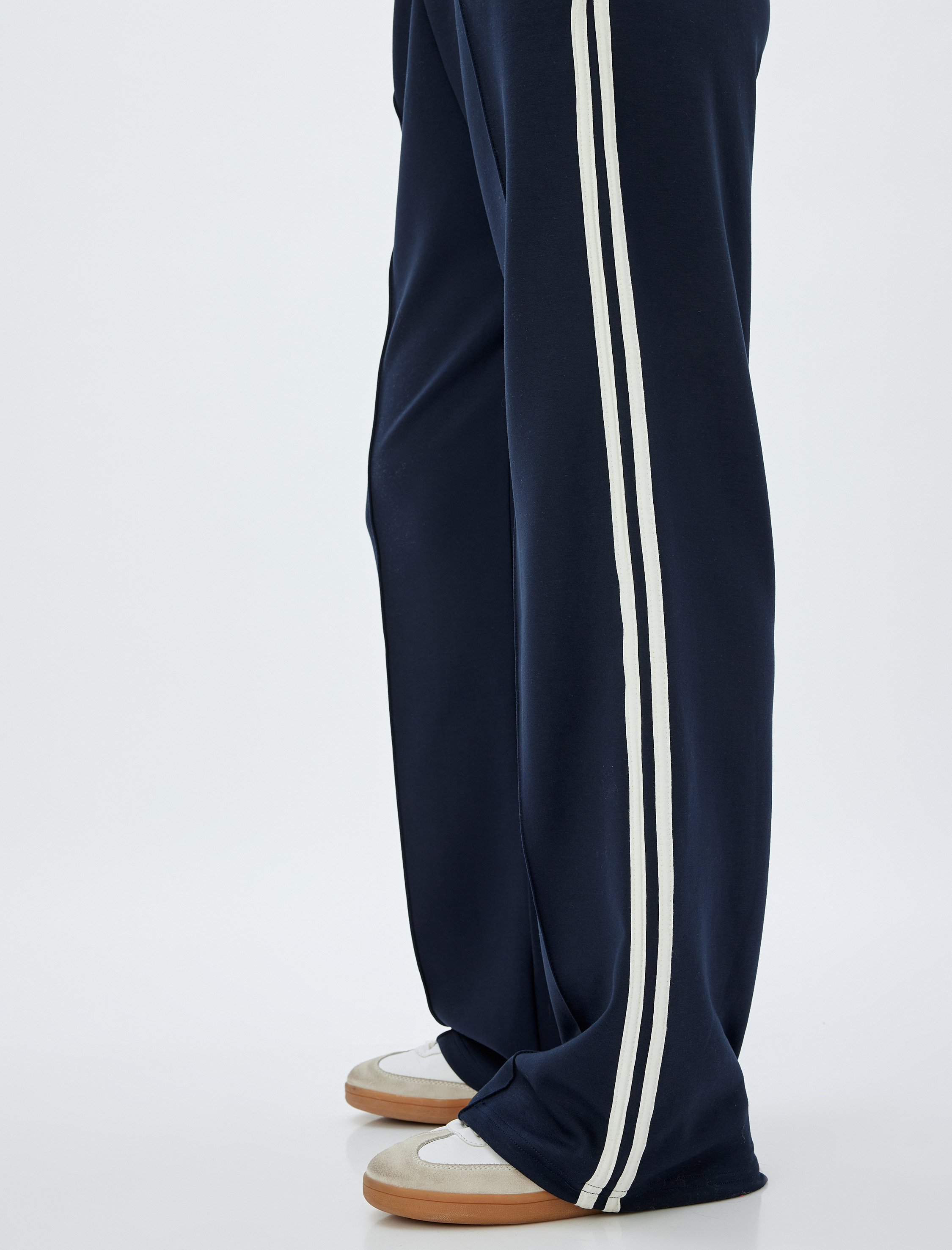 Koton X Sima Tarkan - Eşofman Pantolon Bol Paça Yanları Çizgi Şerit Detaylı Cepli Nervür Detaylı