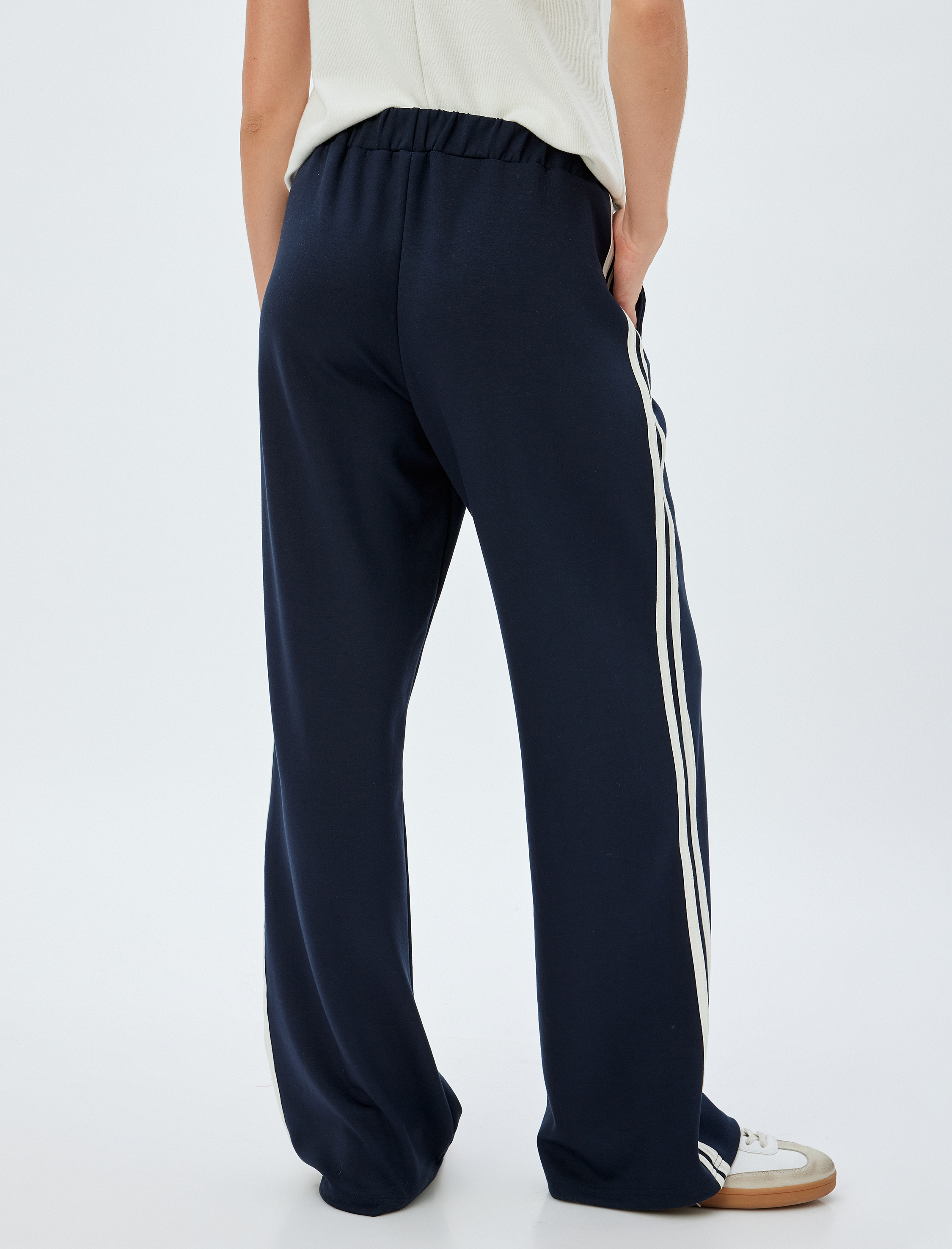 Koton X Sima Tarkan - Eşofman Pantolon Bol Paça Yanları Çizgi Şerit Detaylı Cepli Nervür Detaylı