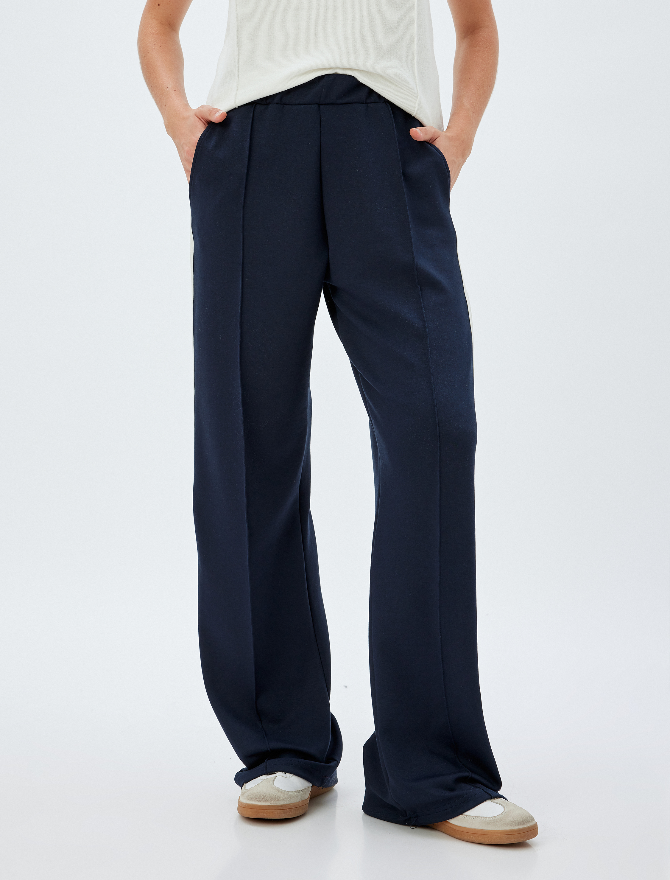 Koton X Sima Tarkan - Eşofman Pantolon Bol Paça Yanları Çizgi Şerit Detaylı Cepli Nervür Detaylı