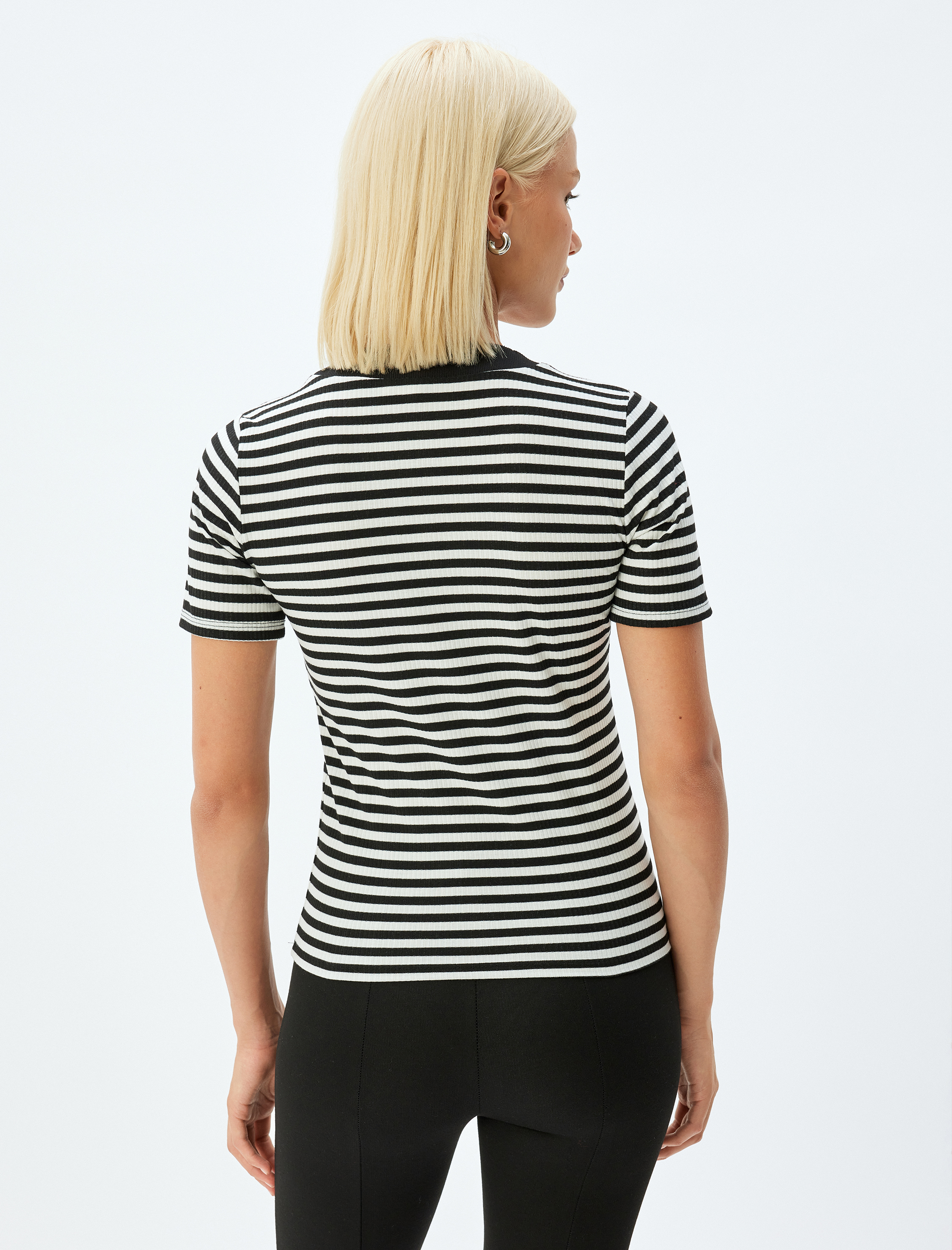   V Yaka Tişört Düğmeli Kısa Kollu Renk Kontrastlı Slim Fit