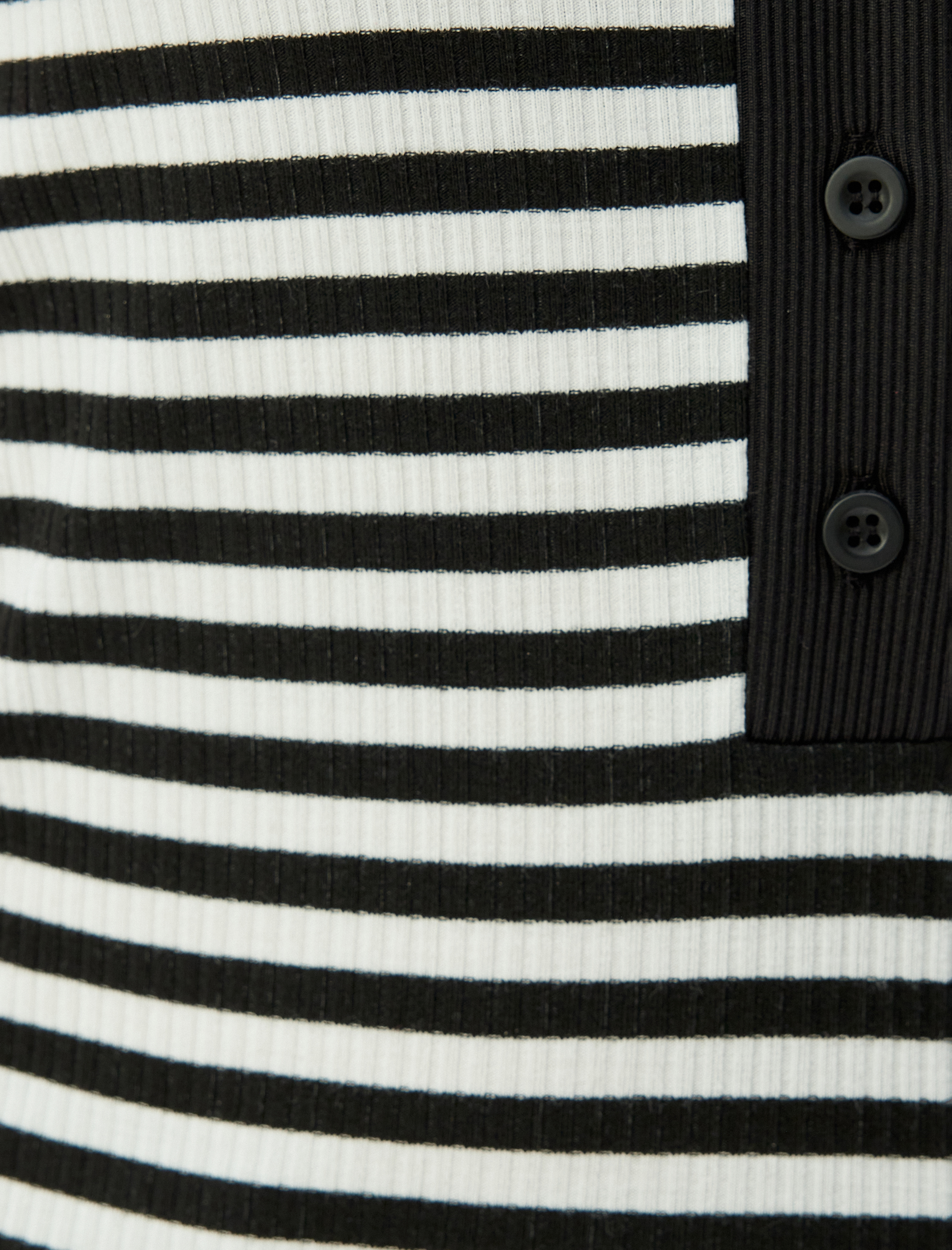   V Yaka Tişört Düğmeli Kısa Kollu Renk Kontrastlı Slim Fit