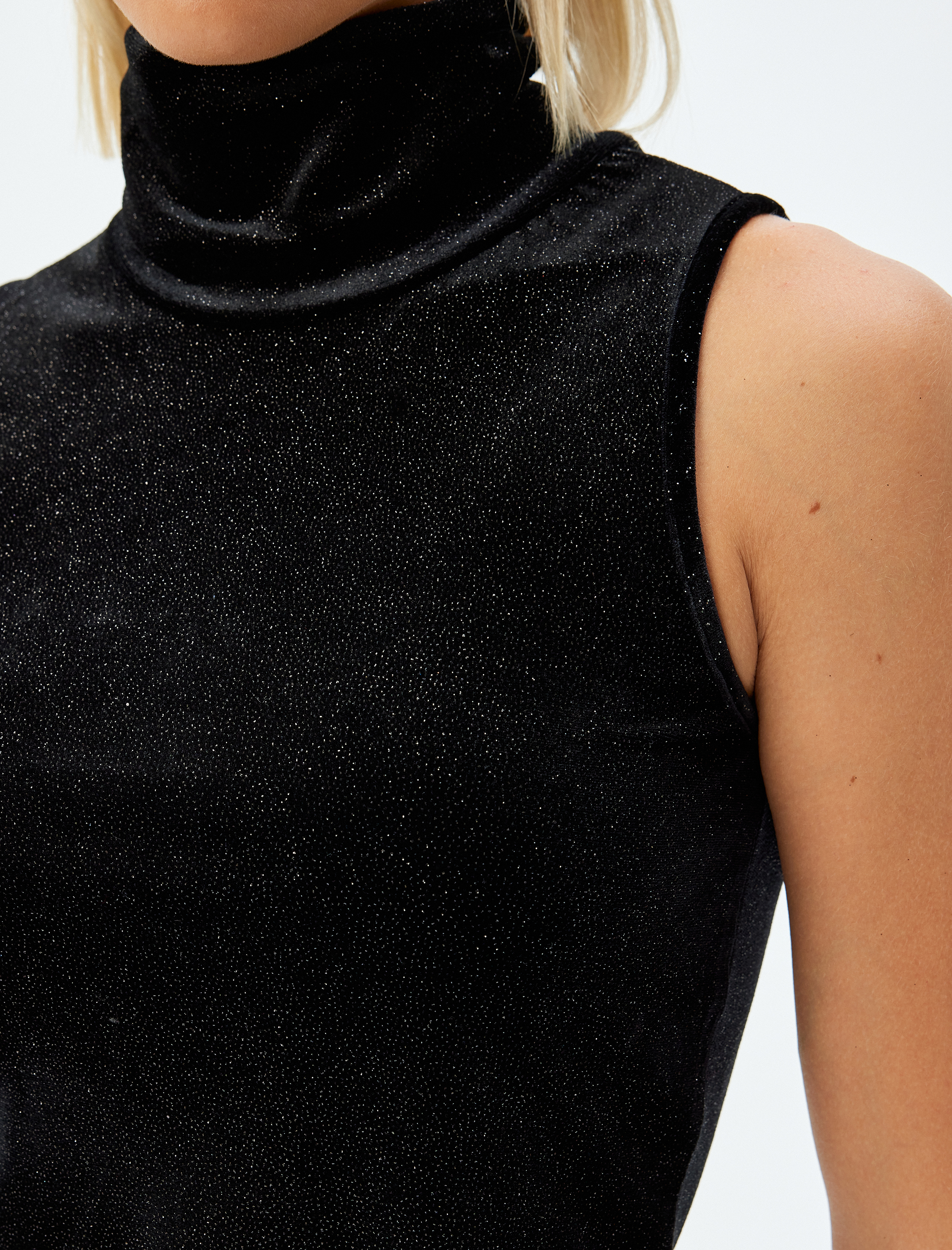   Kolsuz Balıkçı Yaka Slim Fit Simli Crop Üst