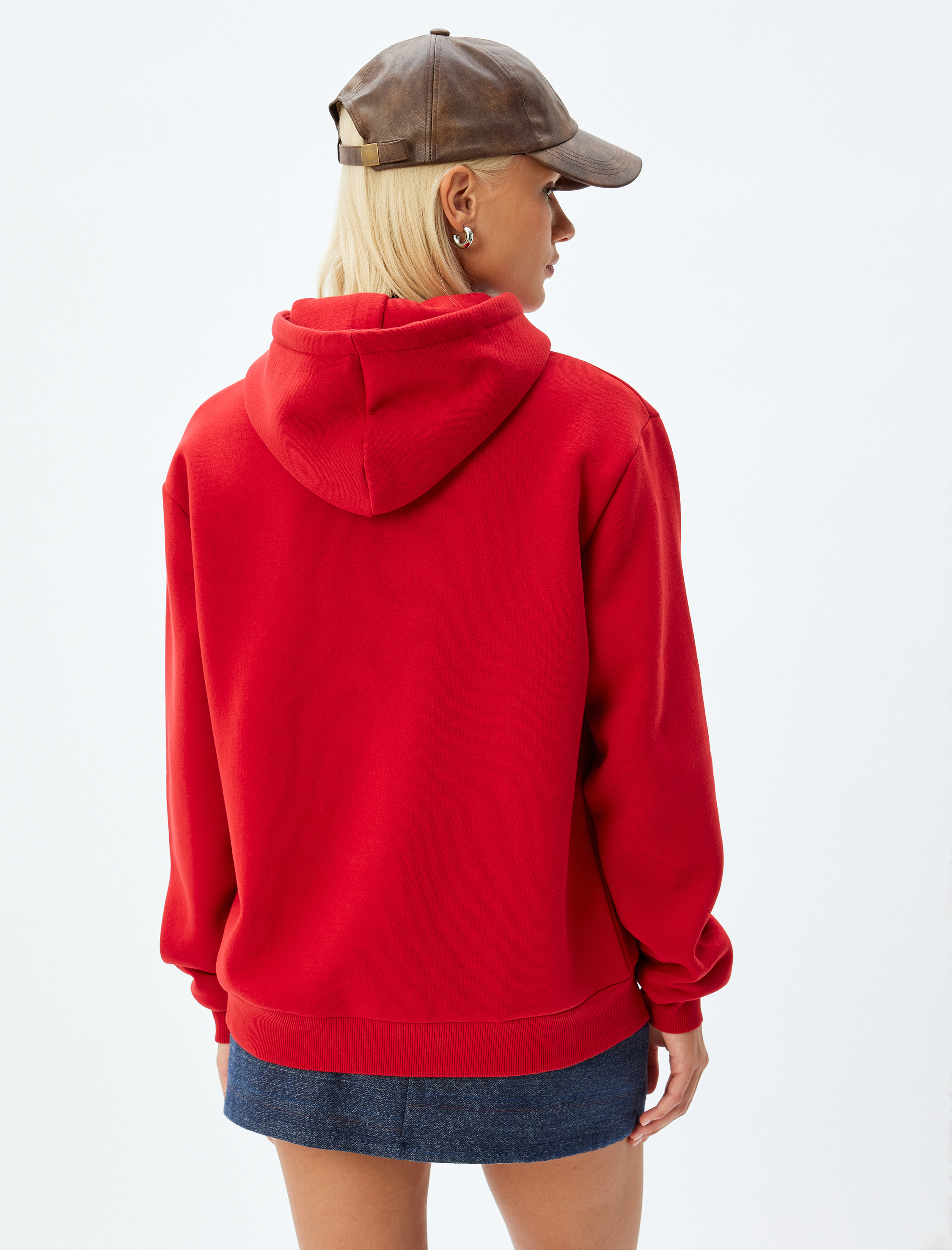   Koton X Sima Tarkan - Üç İplik Şardonlu Kanguru Cepli Uzun Kollu Rahat Kalıp Basic Kapüşonlu Sweatshirt