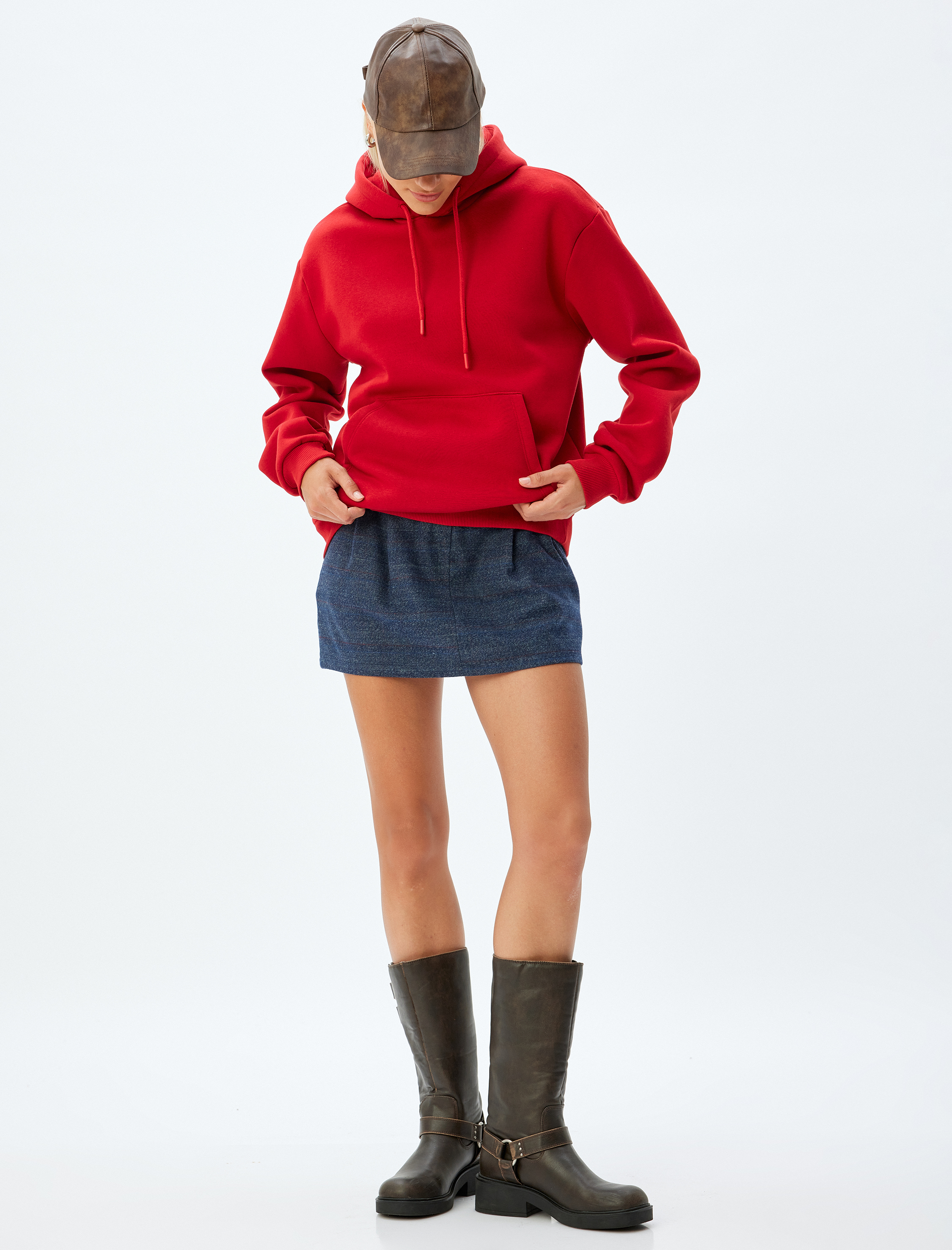   Koton X Sima Tarkan - Üç İplik Şardonlu Kanguru Cepli Uzun Kollu Rahat Kalıp Basic Kapüşonlu Sweatshirt