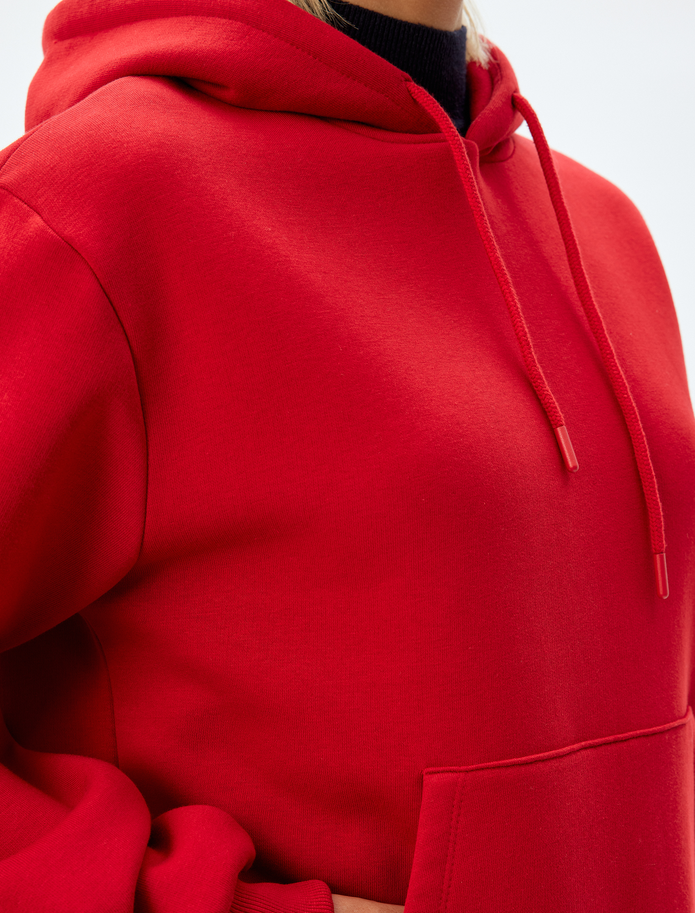   Koton X Sima Tarkan - Üç İplik Şardonlu Kanguru Cepli Uzun Kollu Rahat Kalıp Basic Kapüşonlu Sweatshirt