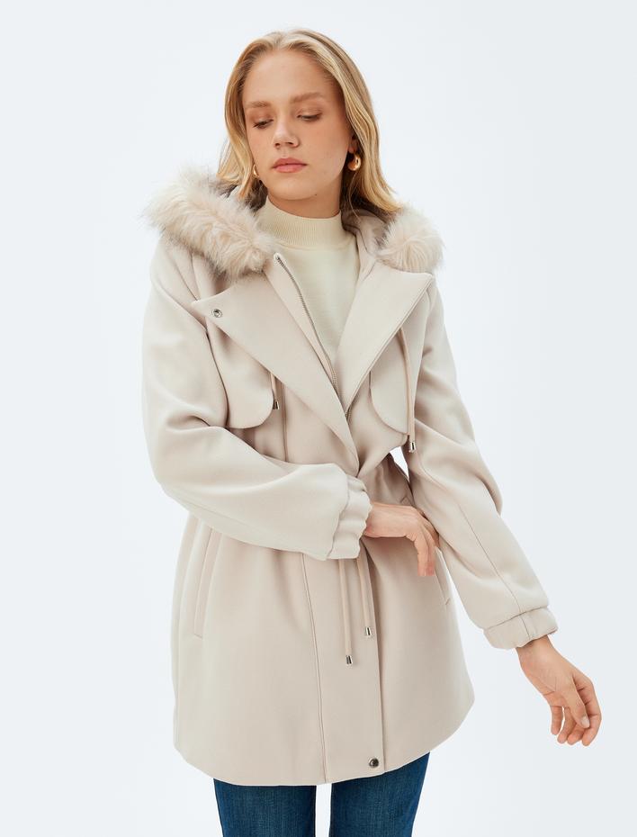  Kapüşonlu Yakası Suni Kürklü Kaşe Kaban Beli Bağlamalı Cepli Fermuarlı