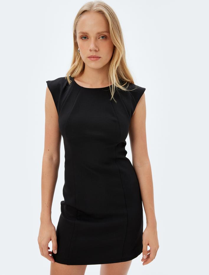  Yuvarlak Yaka Kolsuz Mini Elbise