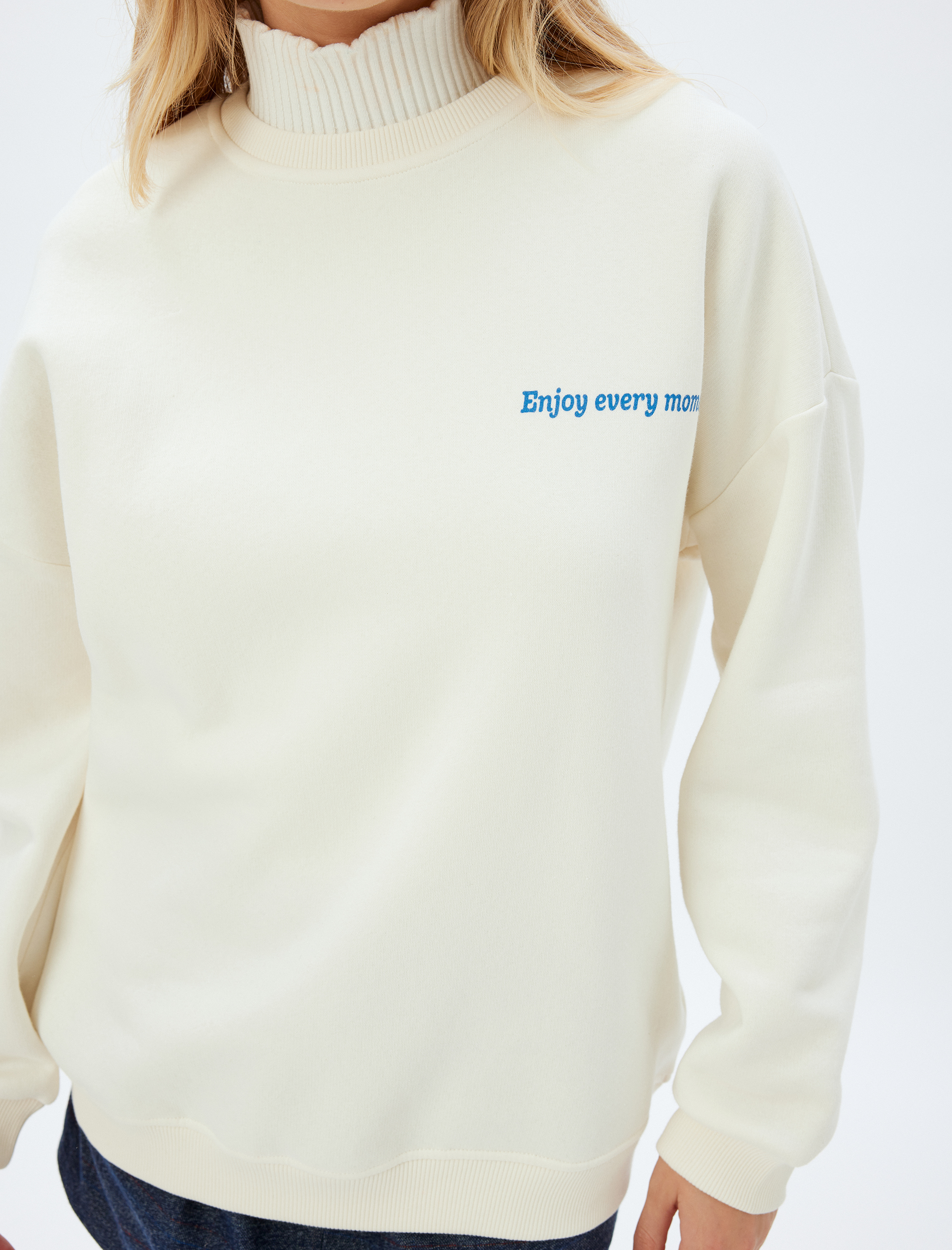   Koton X Sima Tarkan - Arkası Baskılı Üç İplik Şardonlu Bisiklet Yaka Uzun Kollu Oversize Sweatshirt