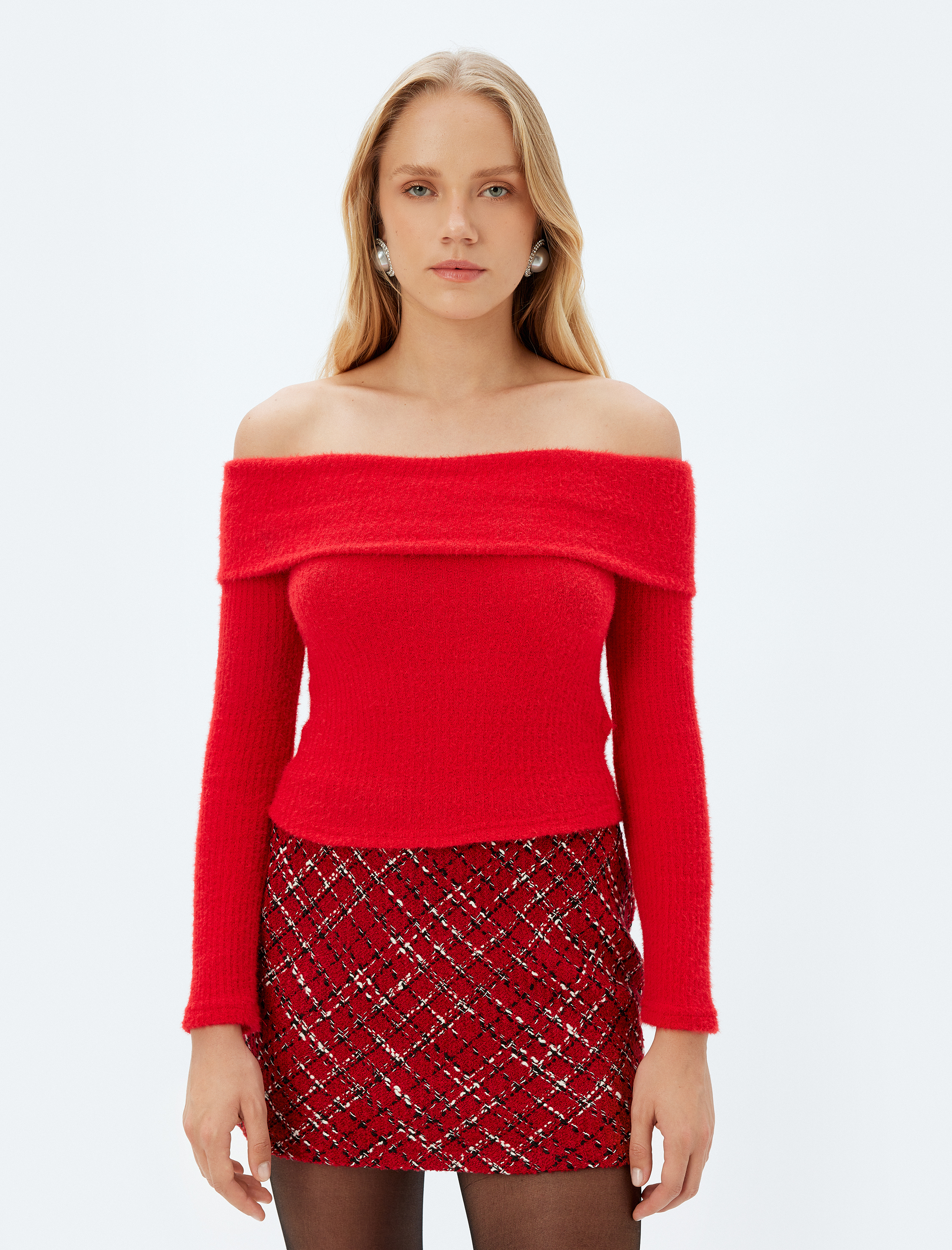   Slim Fit Uzun Kollu Omzu Açık Peluş Kazak