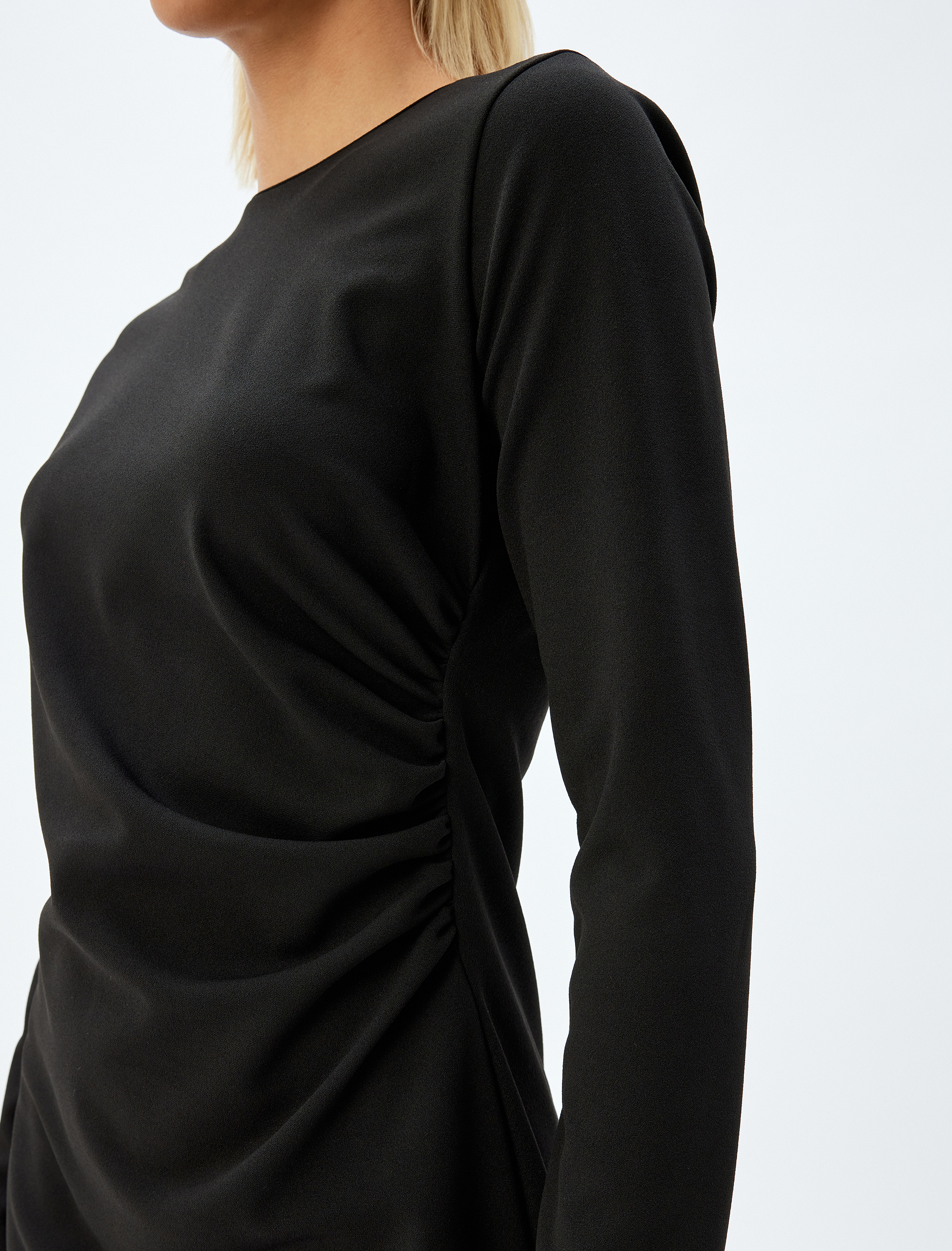 Uzun Kollu Mini Elbise Drape Detaylı Yuvarlak Yaka Slim Fit Krep Scuba Kumaş