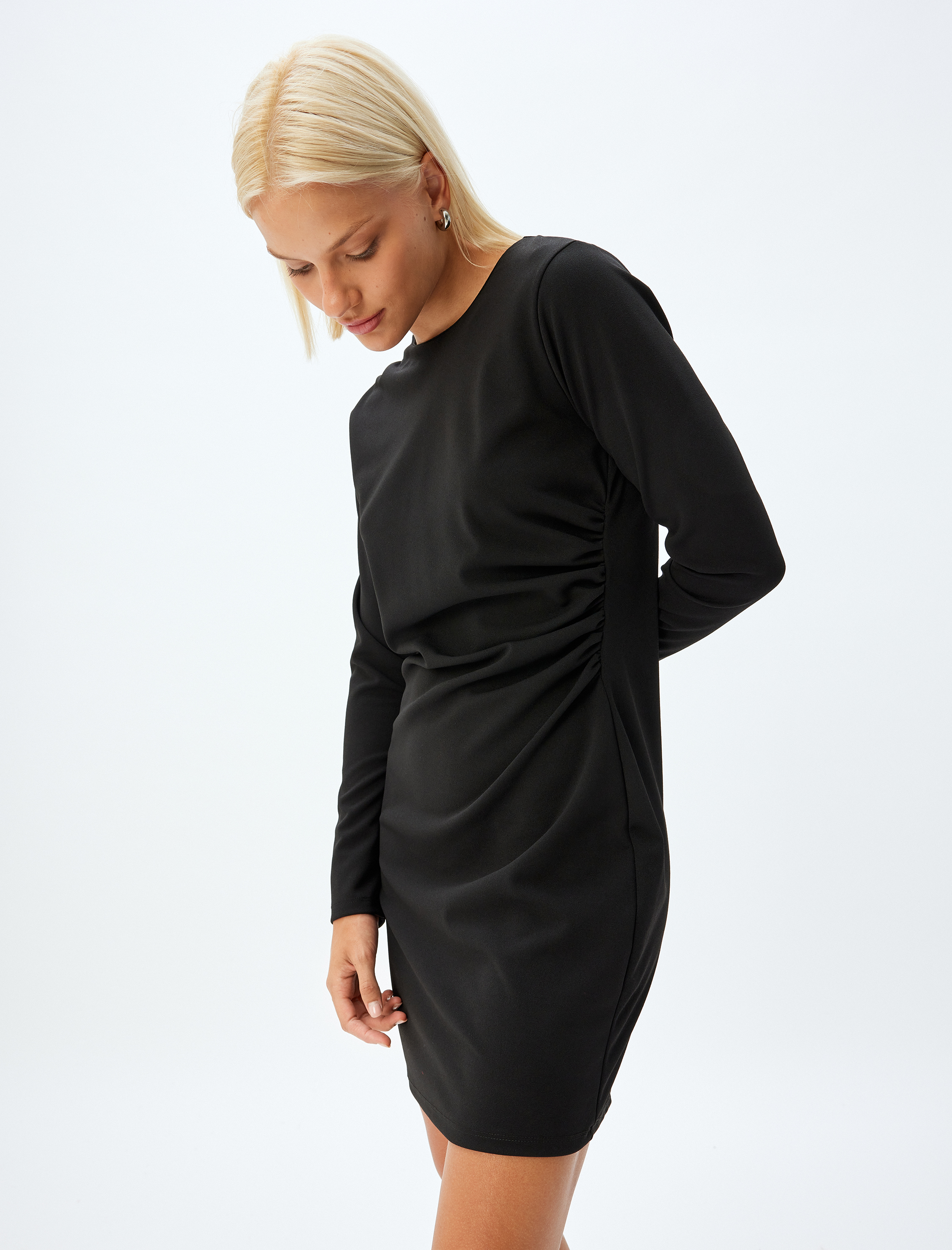 Uzun Kollu Mini Elbise Drape Detaylı Yuvarlak Yaka Slim Fit Krep Scuba Kumaş