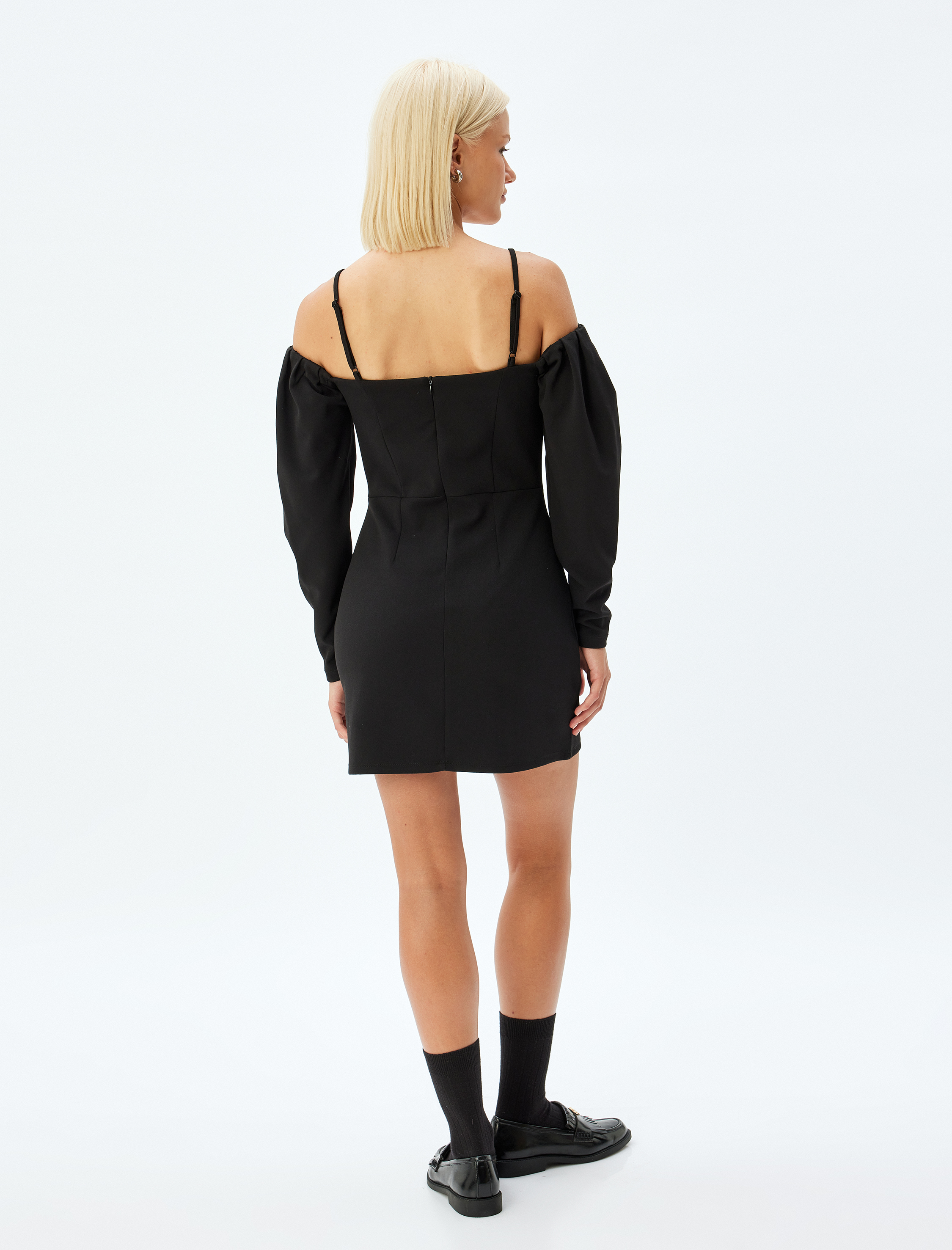   Uzun Kollu İnce Askı Detaylı Omuzu Açık Mini Elbise