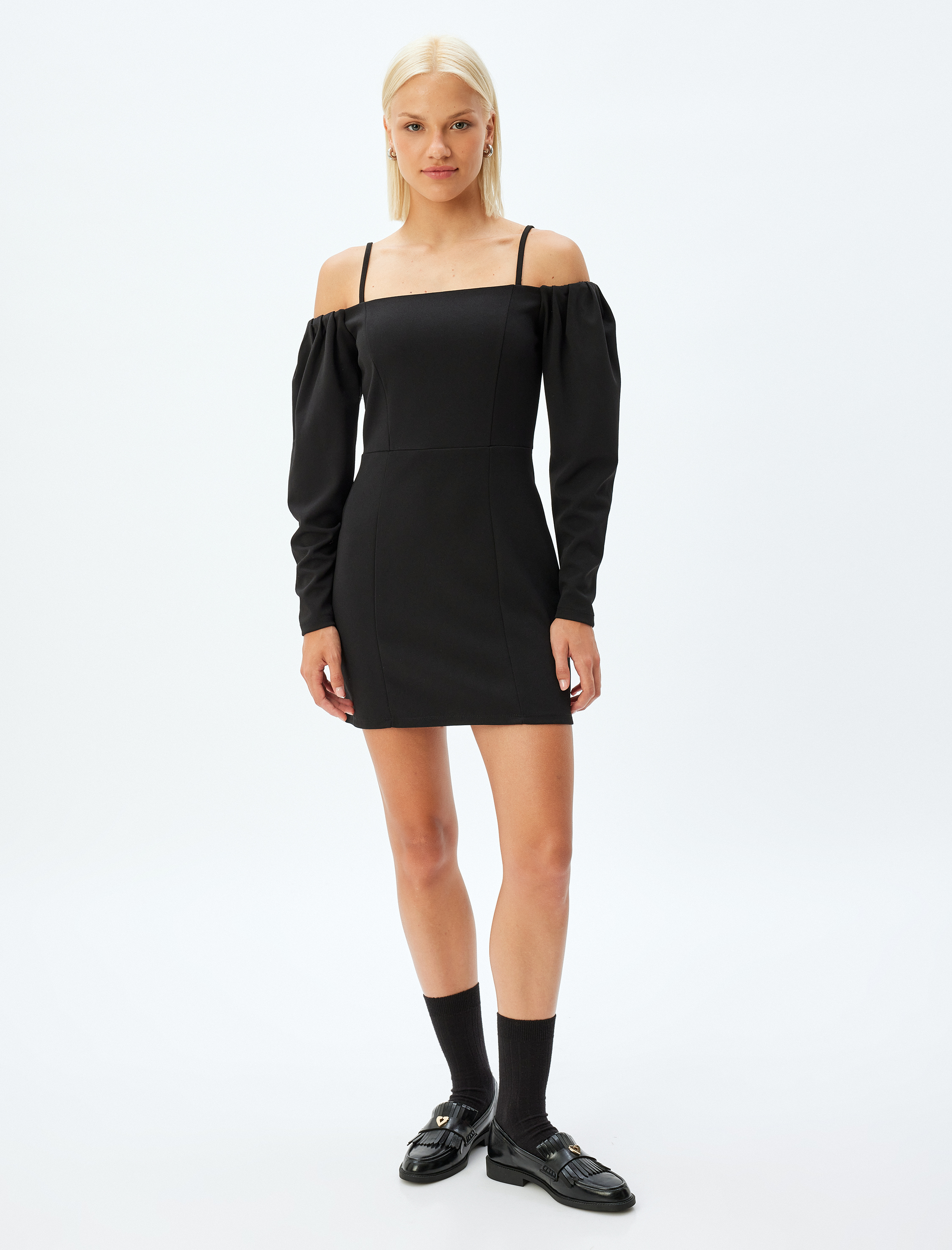   Uzun Kollu İnce Askı Detaylı Omuzu Açık Mini Elbise