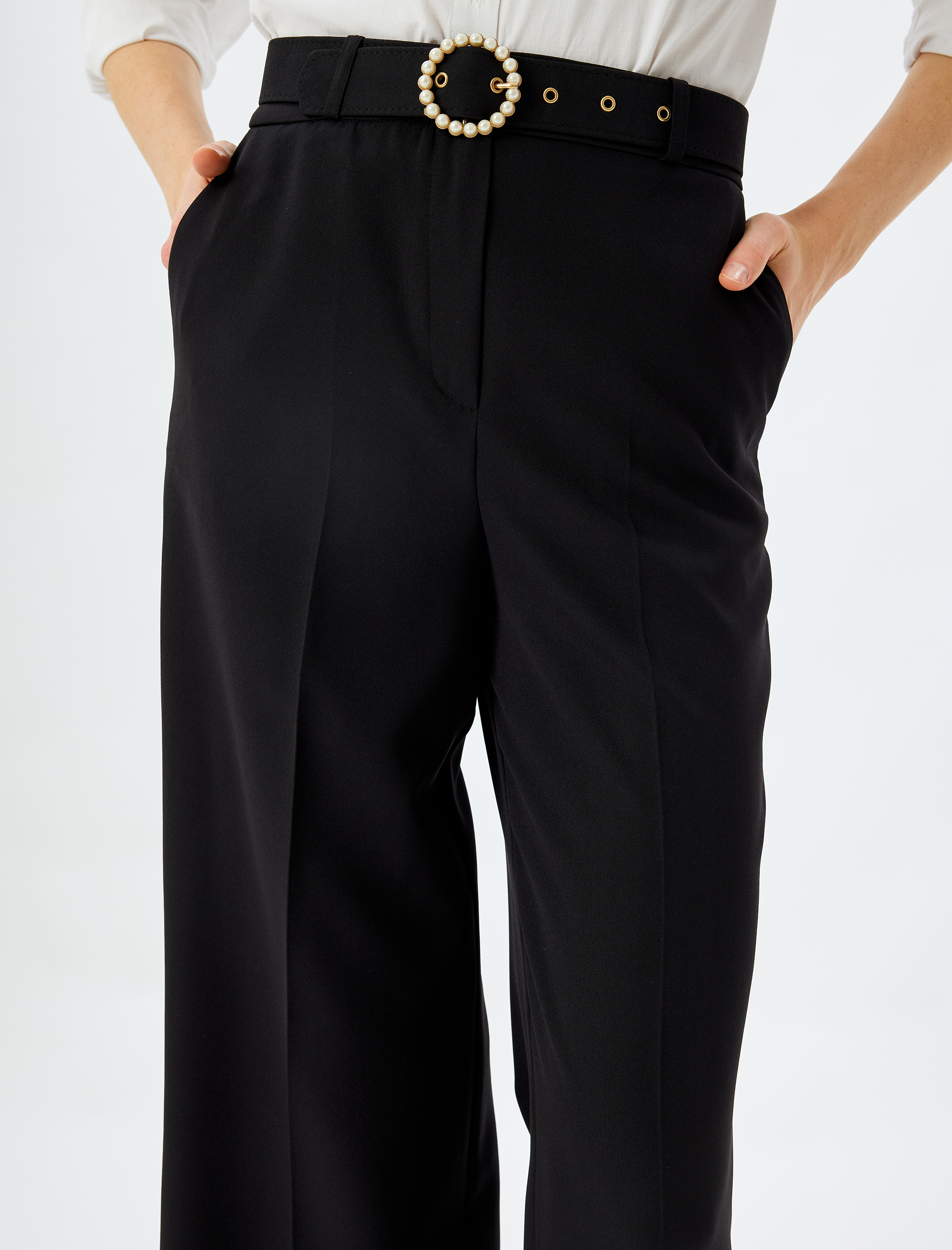   Yüksek Bel Kısa Bol Paça İnci Kemer Detaylı Pantolon