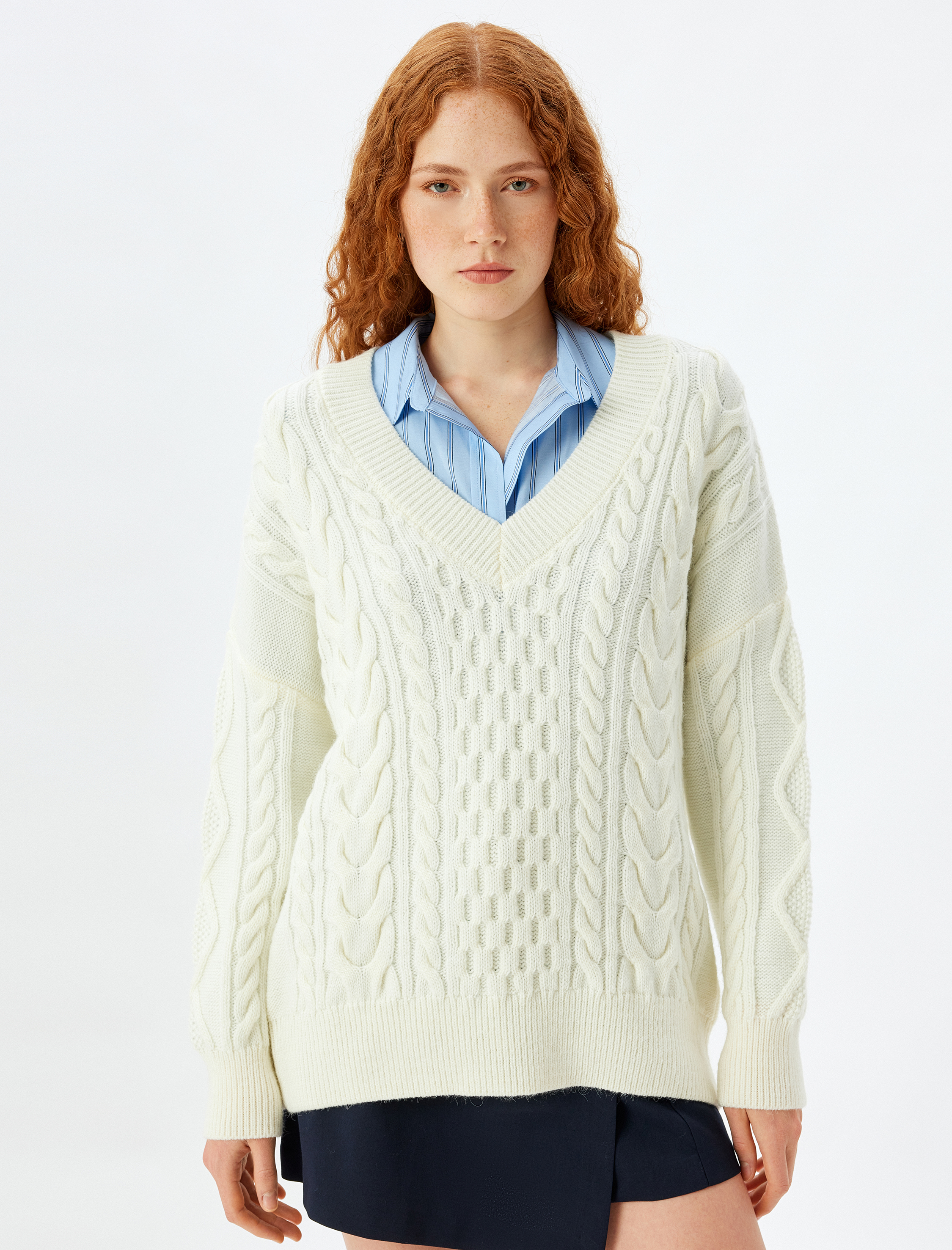 Koton X Sima Tarkan - Saç Örgü Dokulu Uzun Kollu Oversize V Yaka Kazak