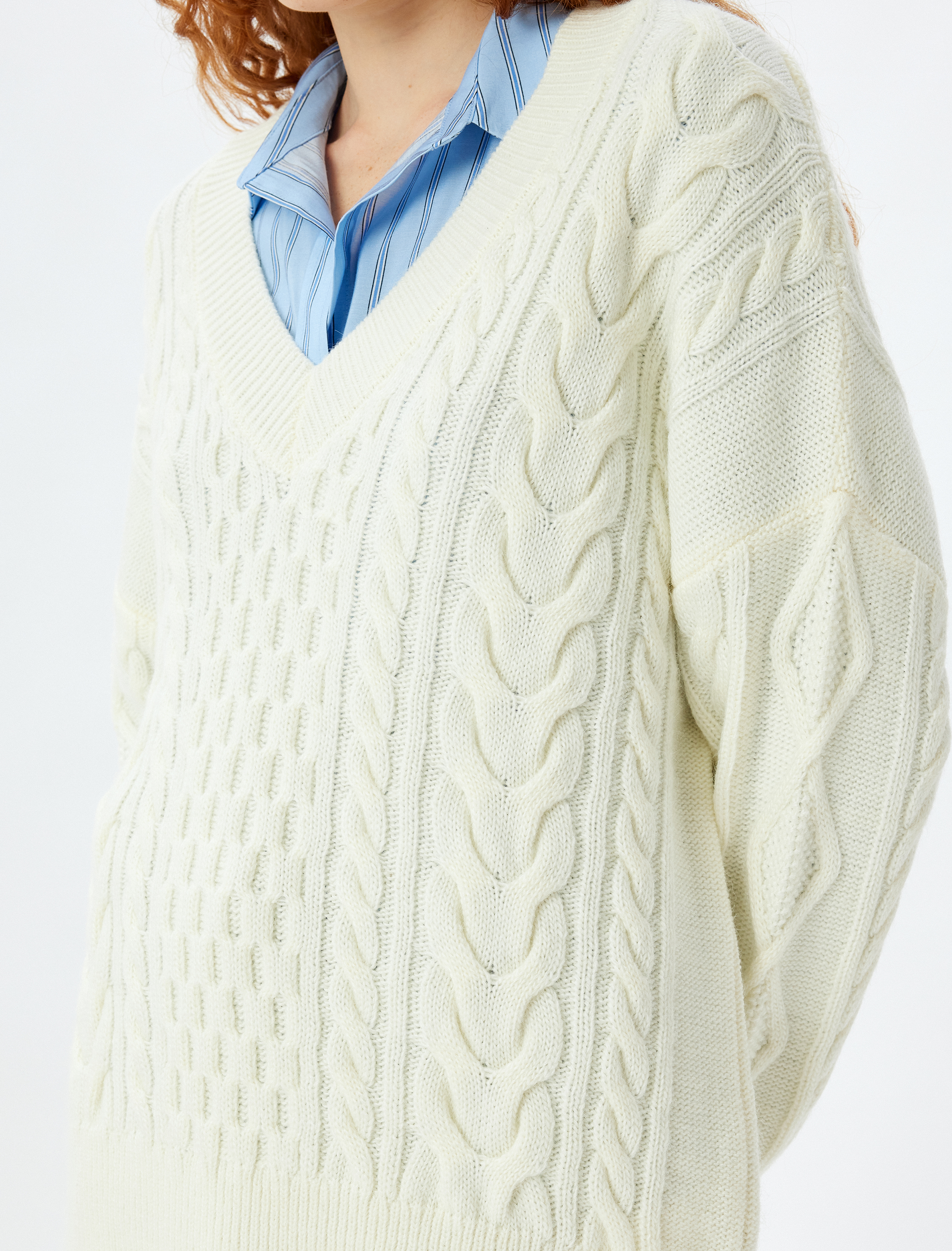 Koton X Sima Tarkan - Saç Örgü Dokulu Uzun Kollu Oversize V Yaka Kazak