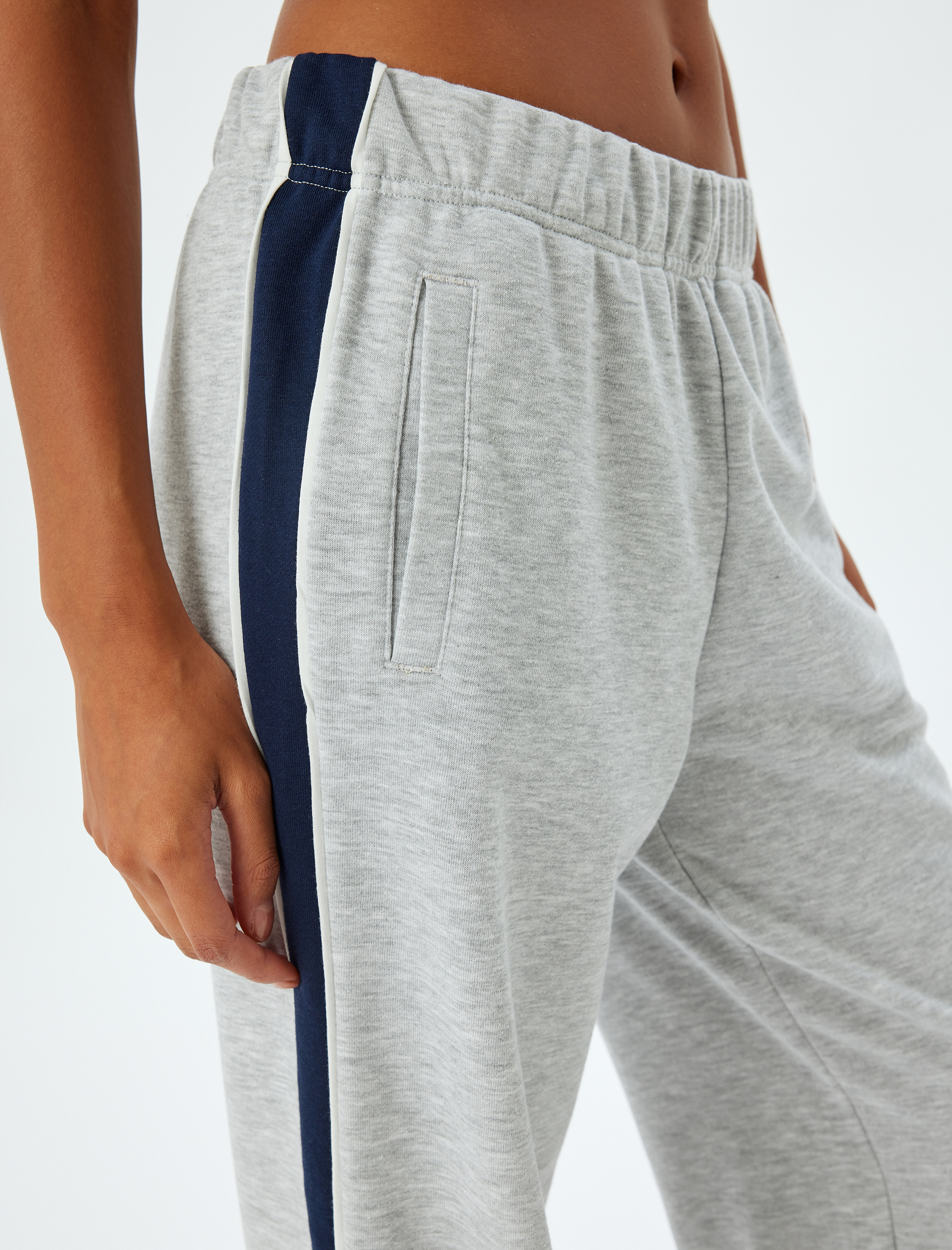   Bol Paça Eşofman Altı Beli Lastikli Şerit Detaylı Cepli Rahat Kalıp Şardonlu