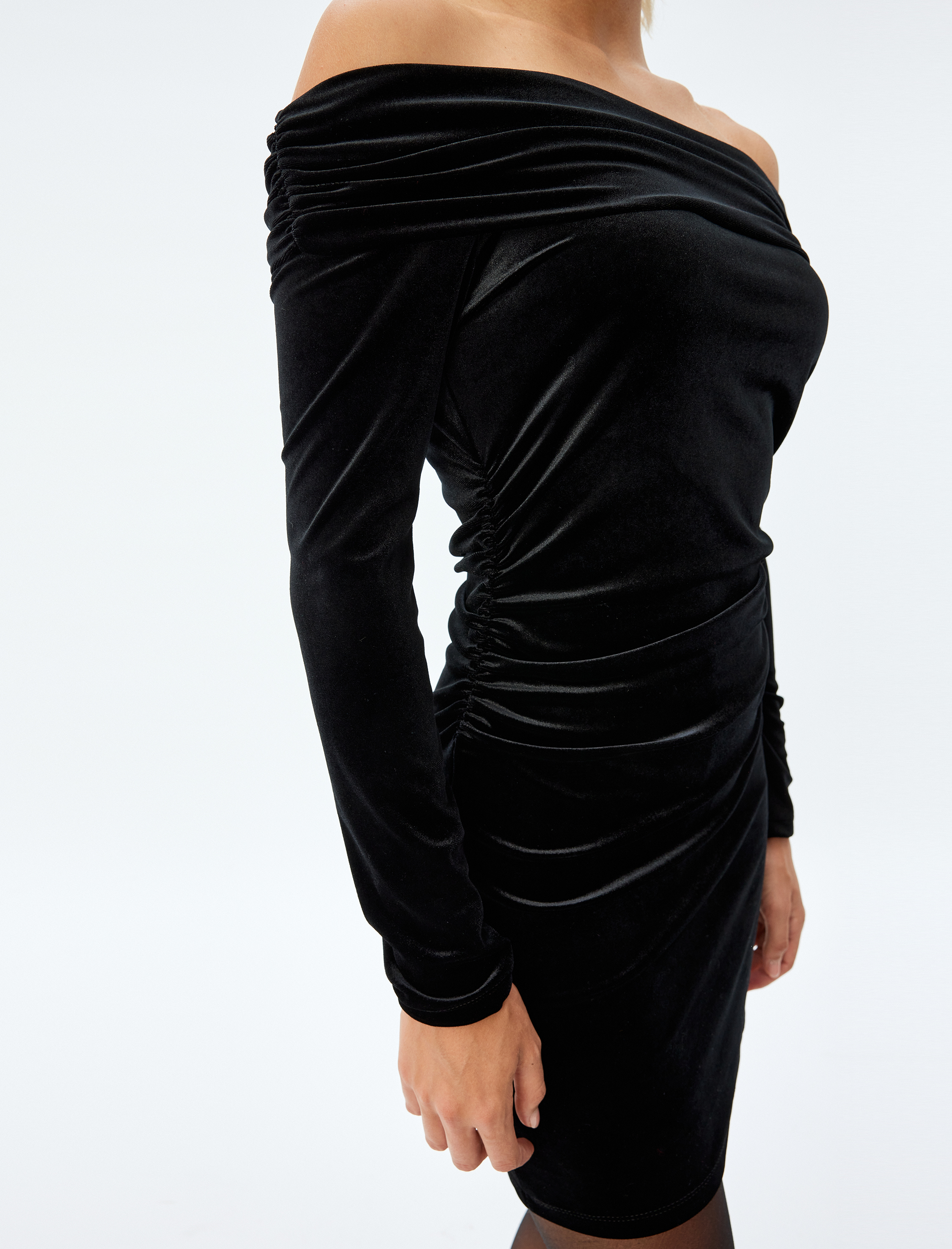 Mini Omzu Açık Kadife Elbise Uzun Kollu Kalem Form Slim Fit