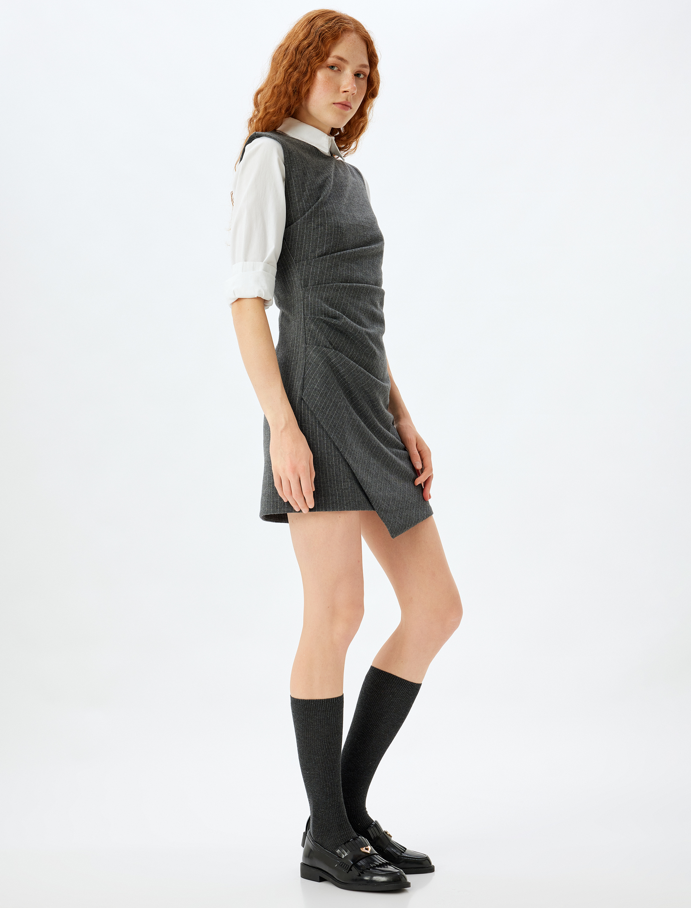   Kolsuz Mini Elbise Asimetrik Drape Detaylı Yuvarlak Yaka