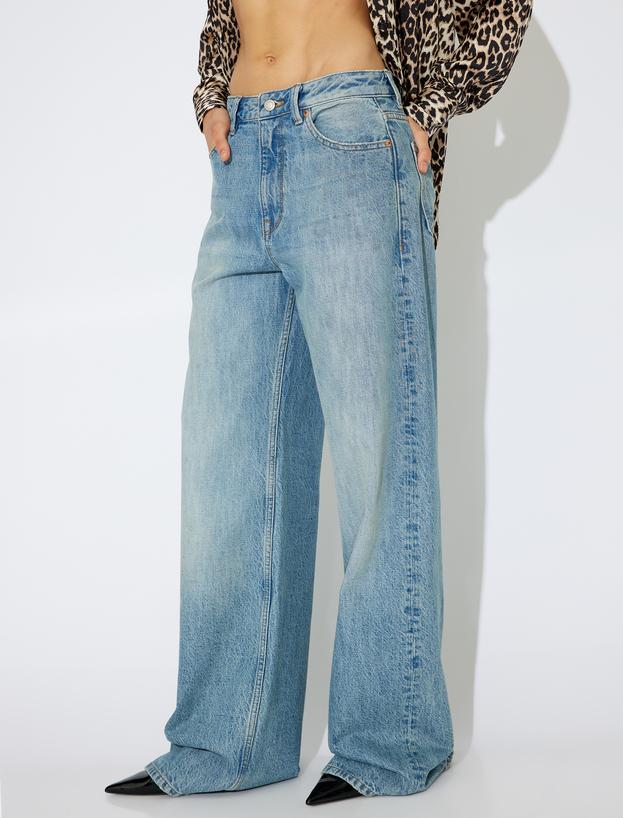 Koton X Zeynep Bastık - Geniş Paça Oversize Kot Pantolon Düğmeli Cep Detaylı - Wide Leg Jeans_2