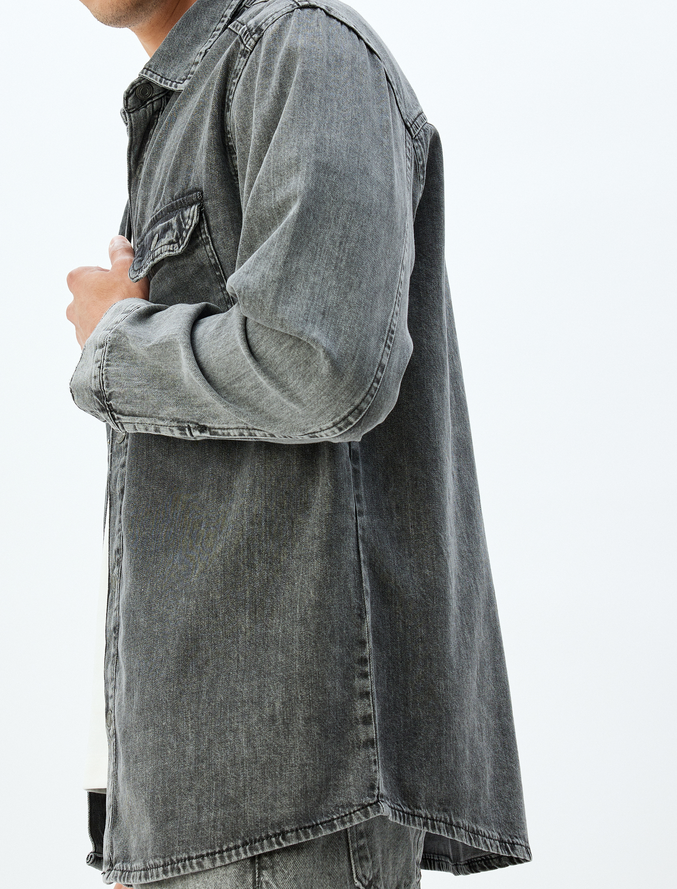 Uzun Kollu Kapaklı Cep Detaylı Pamuklu Jean Gömlek Ceket