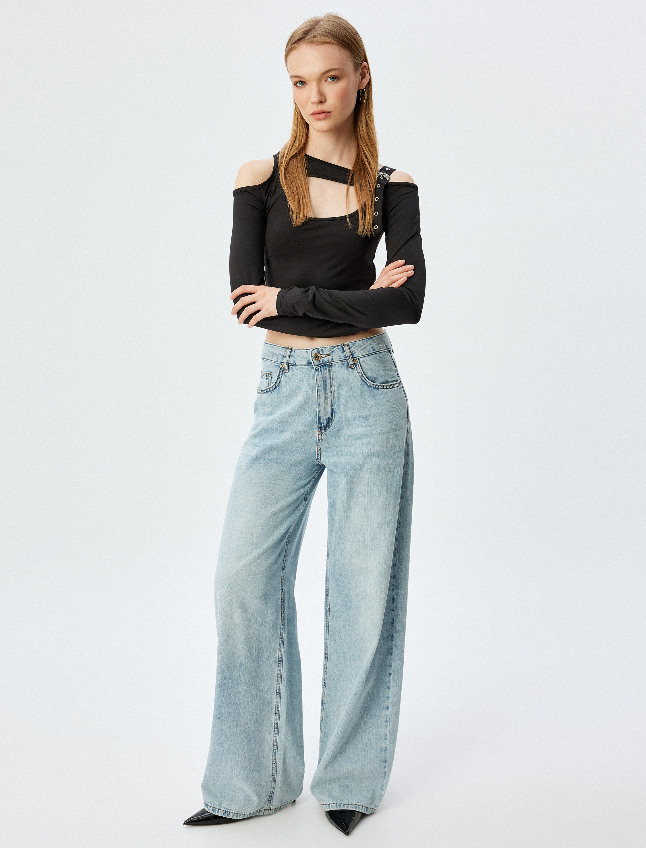   Uzun Kollu Crop Pencere Detaylı Kemerli Tişört