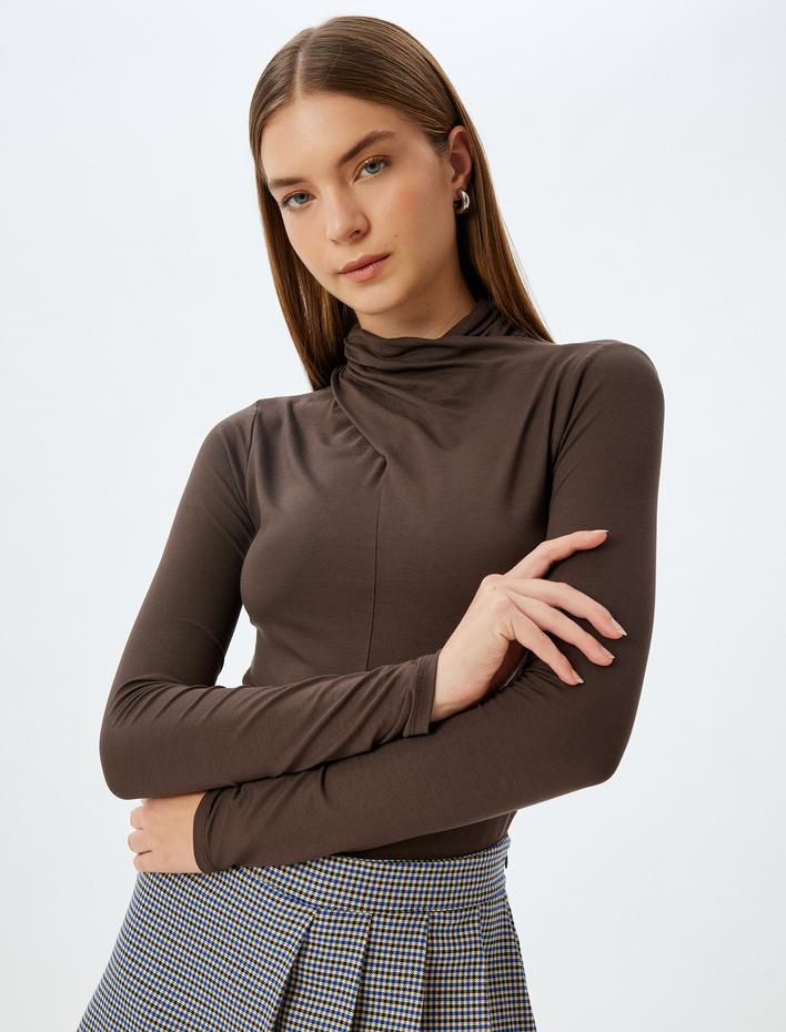  Koton X Sima Tarkan - Viskon Body Asimetrik Drapeli Dik Yaka Uzun Kollu