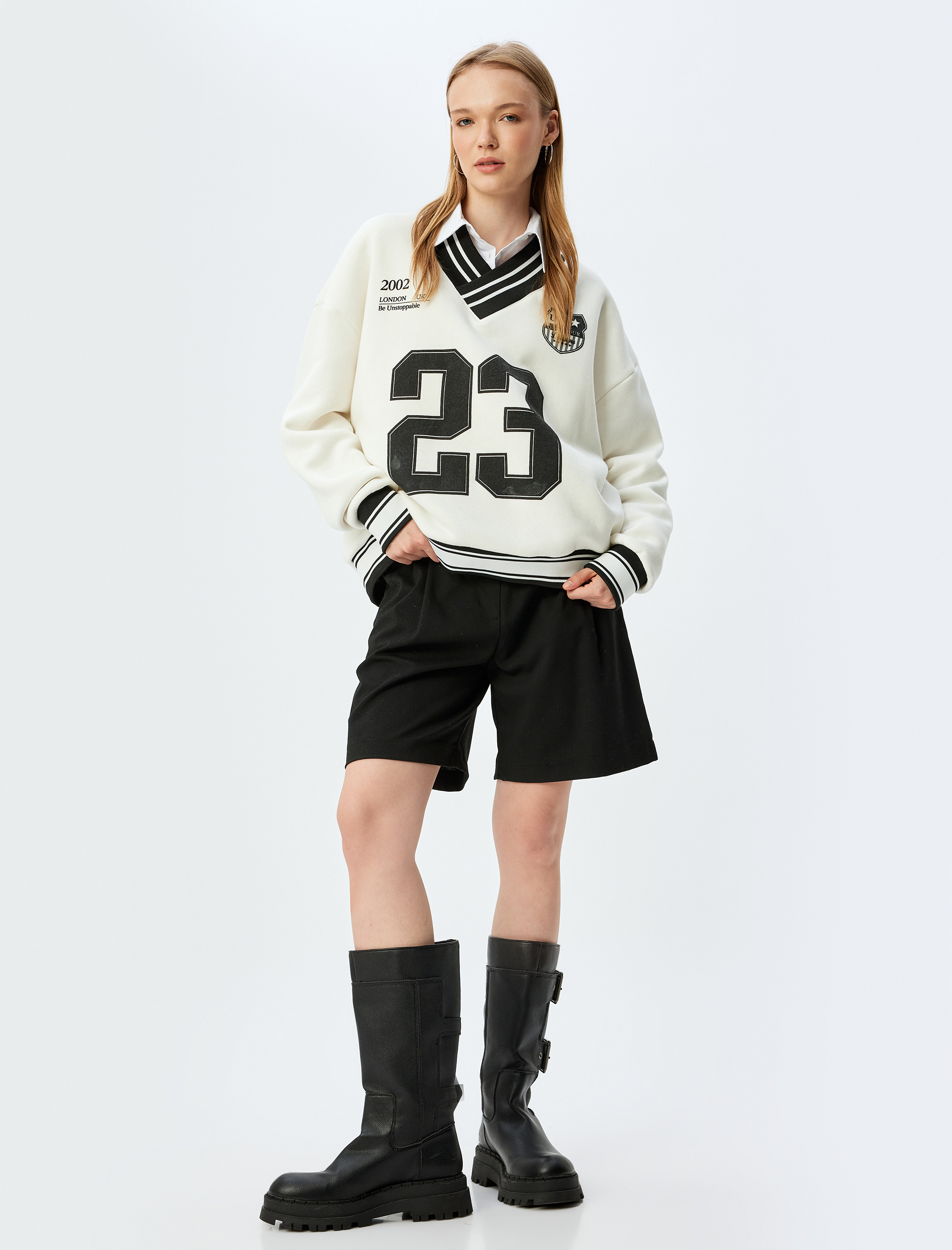   Şardonlu Oversize Sweatshirt V Yaka Biyeli Kolej Baskılı