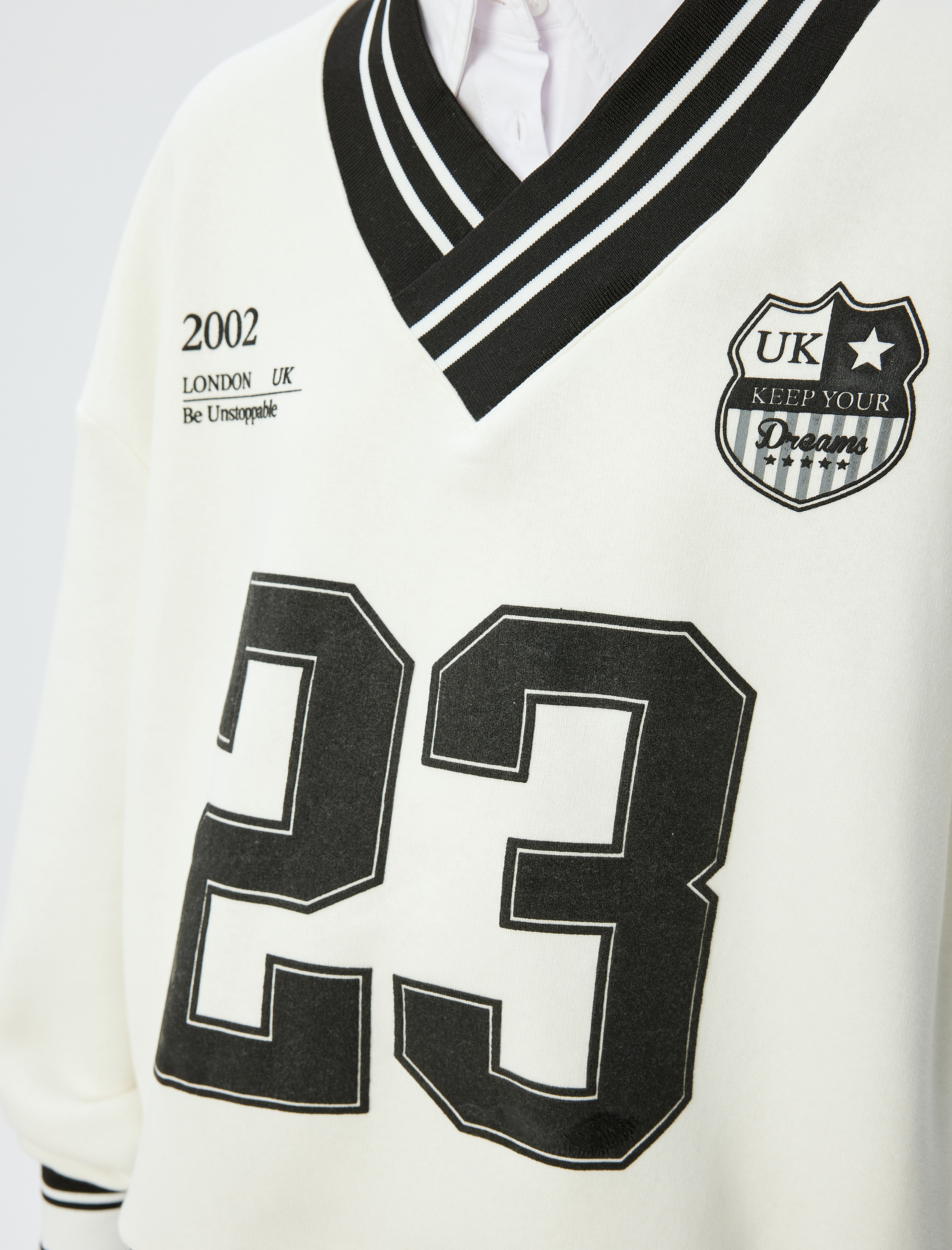   Şardonlu Oversize Sweatshirt V Yaka Biyeli Kolej Baskılı