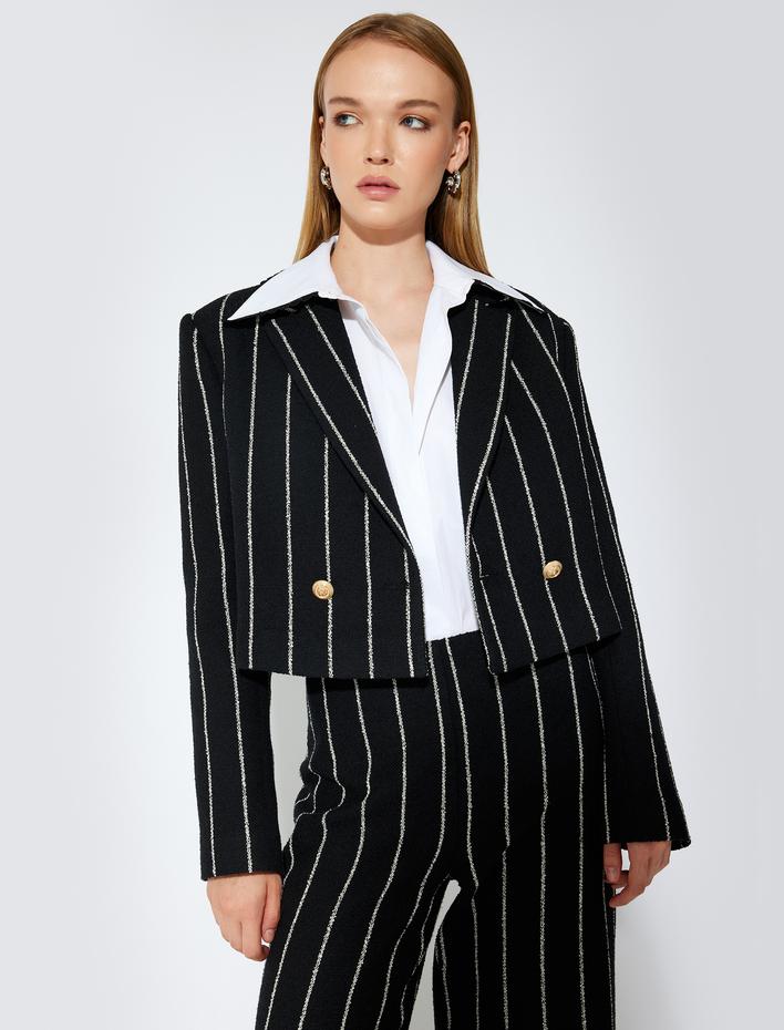  Koton X Sibil Çetinkaya - Crop Blazer Ceket Kruvaze Ters Yaka Düğmeli