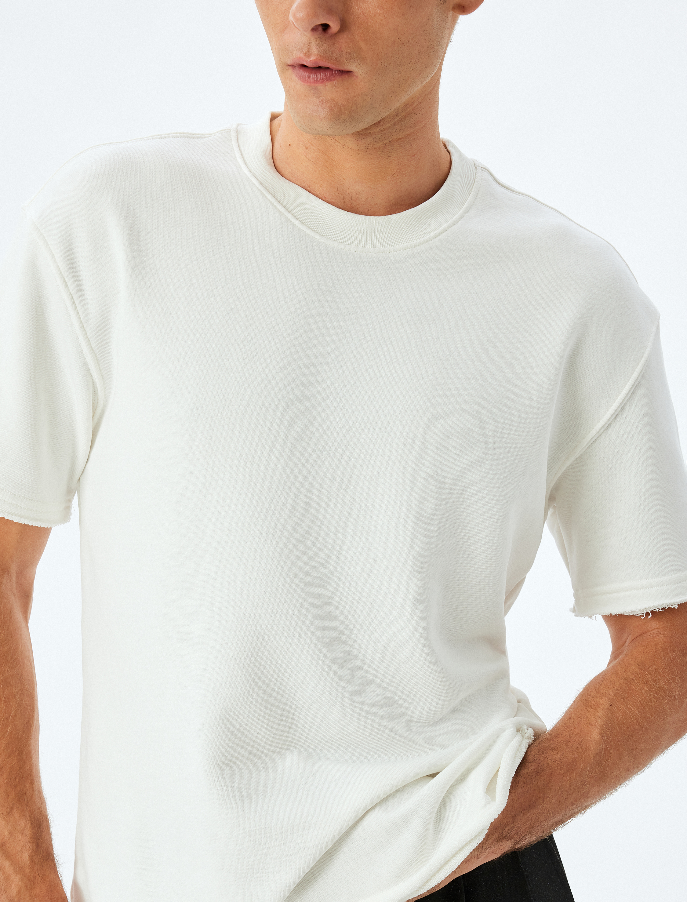   Oversize Tişört Bisiklet Yaka Kısa Kollu Pamuklu Tok Kumaş