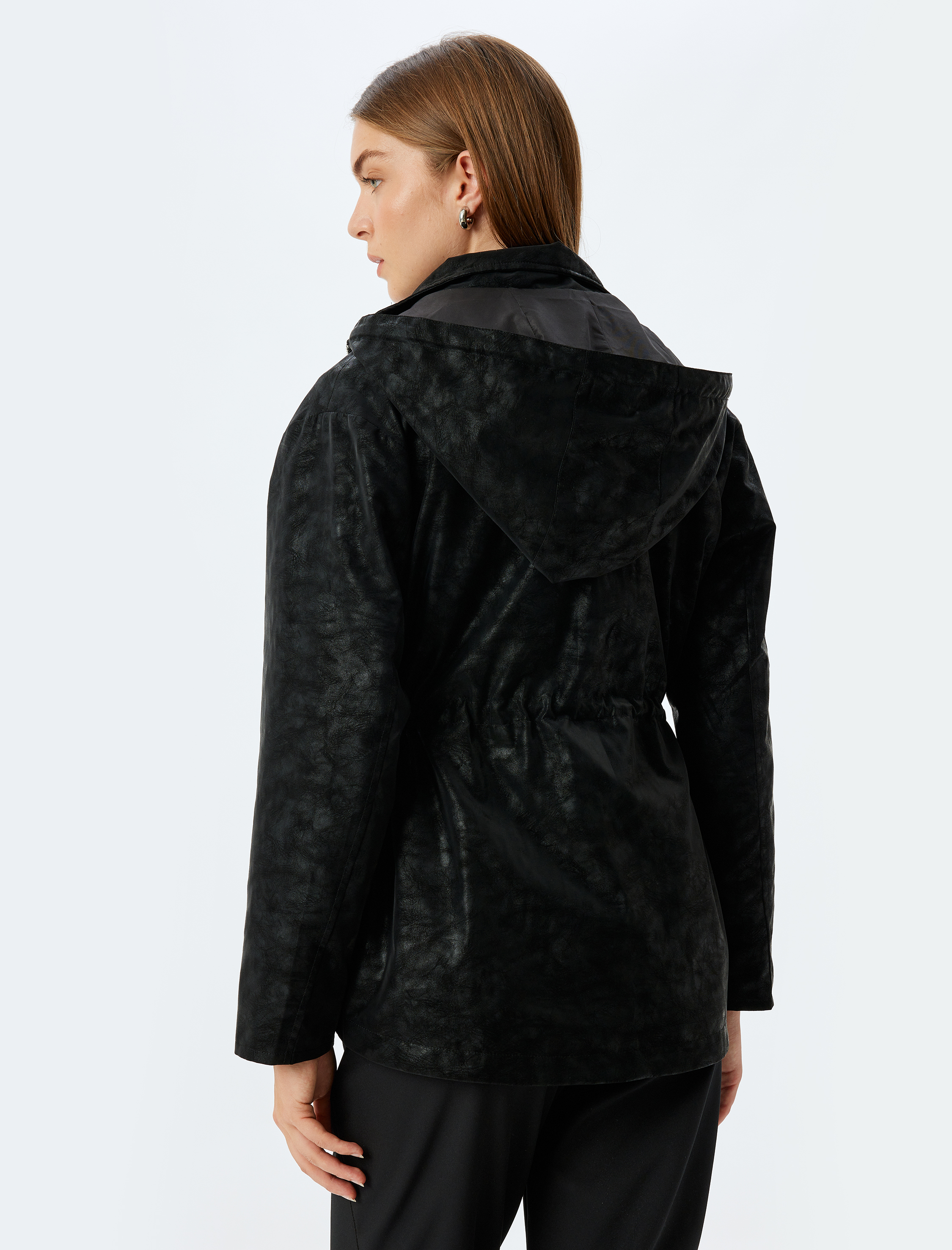   Suni Deri Oversize Yağmurluk Kapüşonlu Beli Bağlamalı Fermuarlı Cepli