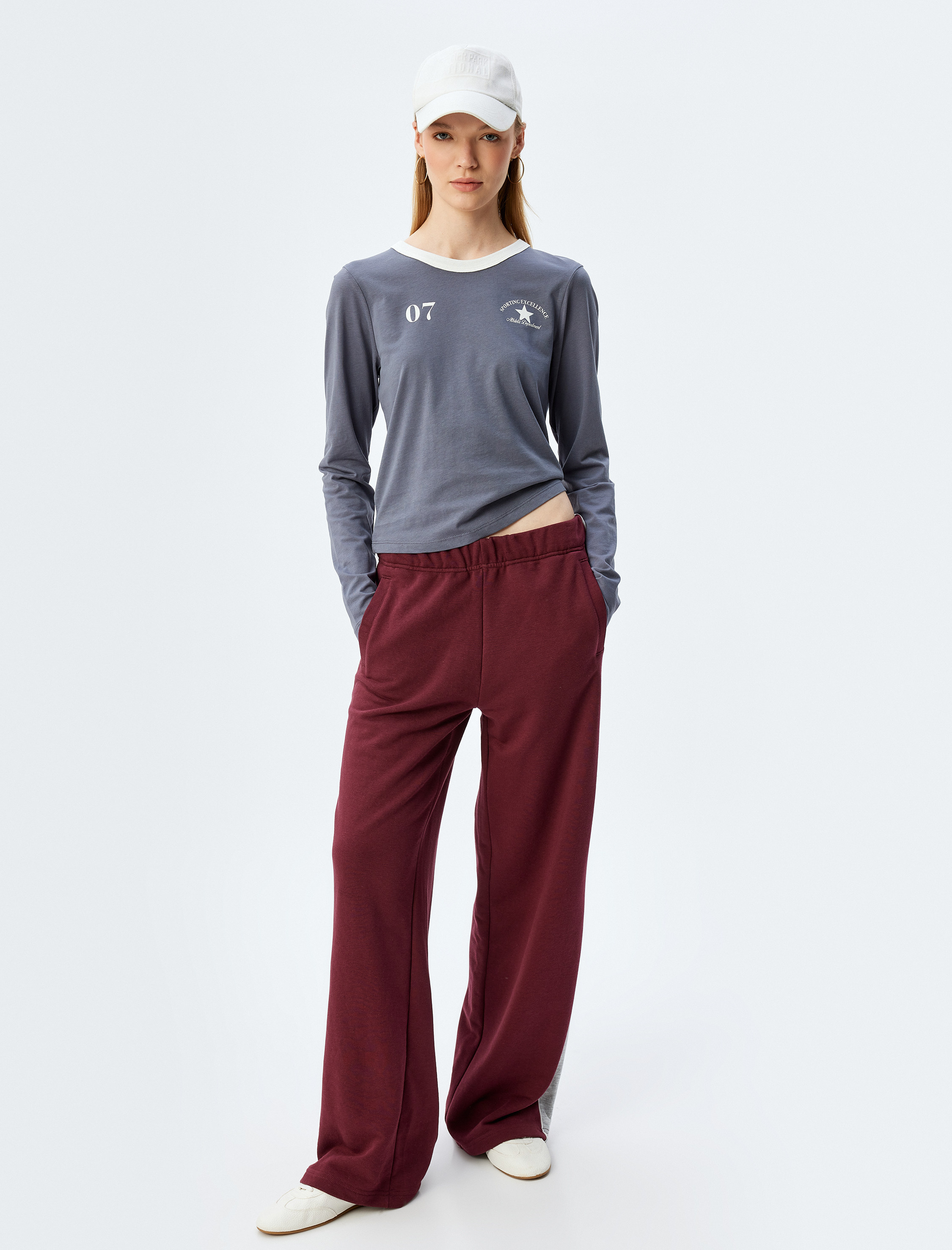   Uzun Kollu Kolej Temalı Arkası Baskılı Bisiklet Yaka Tişört